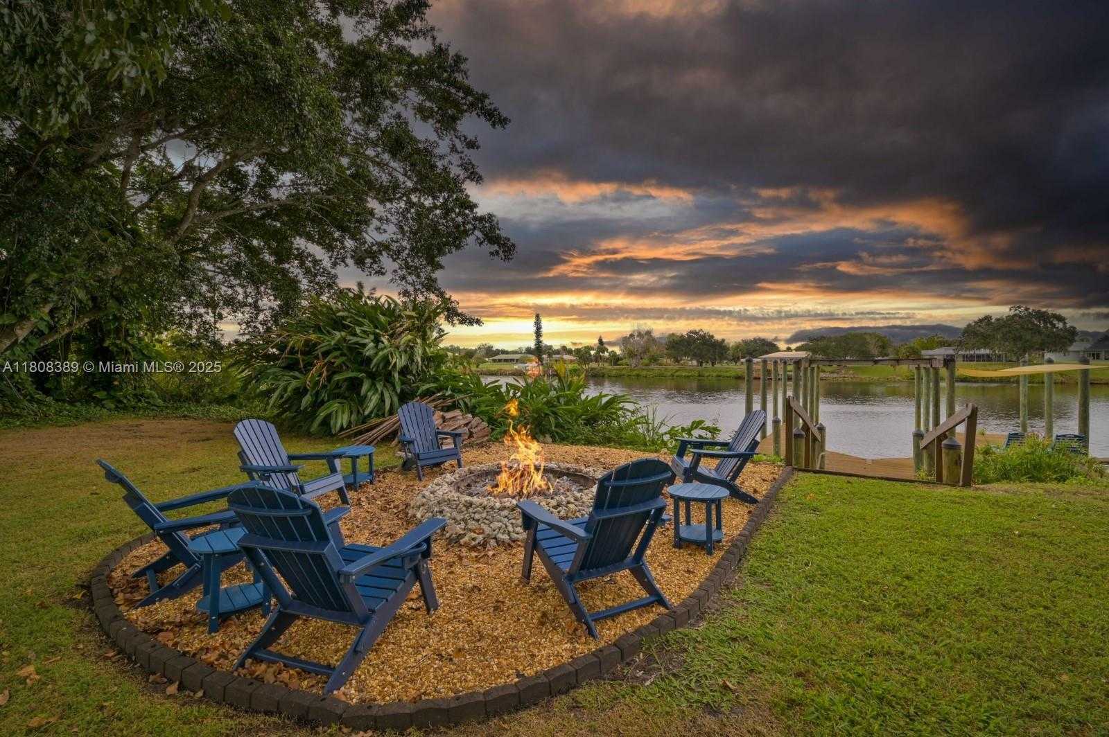 Small Image of 671 LIVE OAK LN, La Belle Number 46