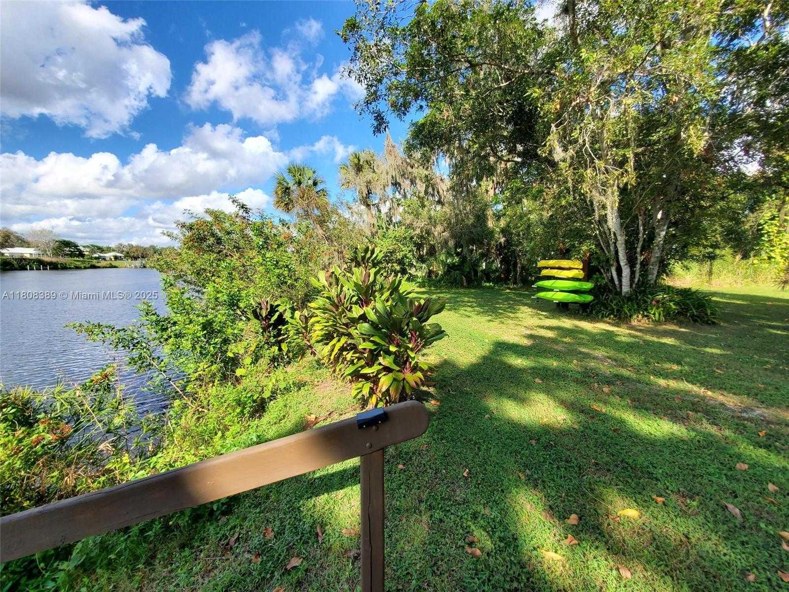 Small Image of 671 LIVE OAK LN, La Belle Number 49