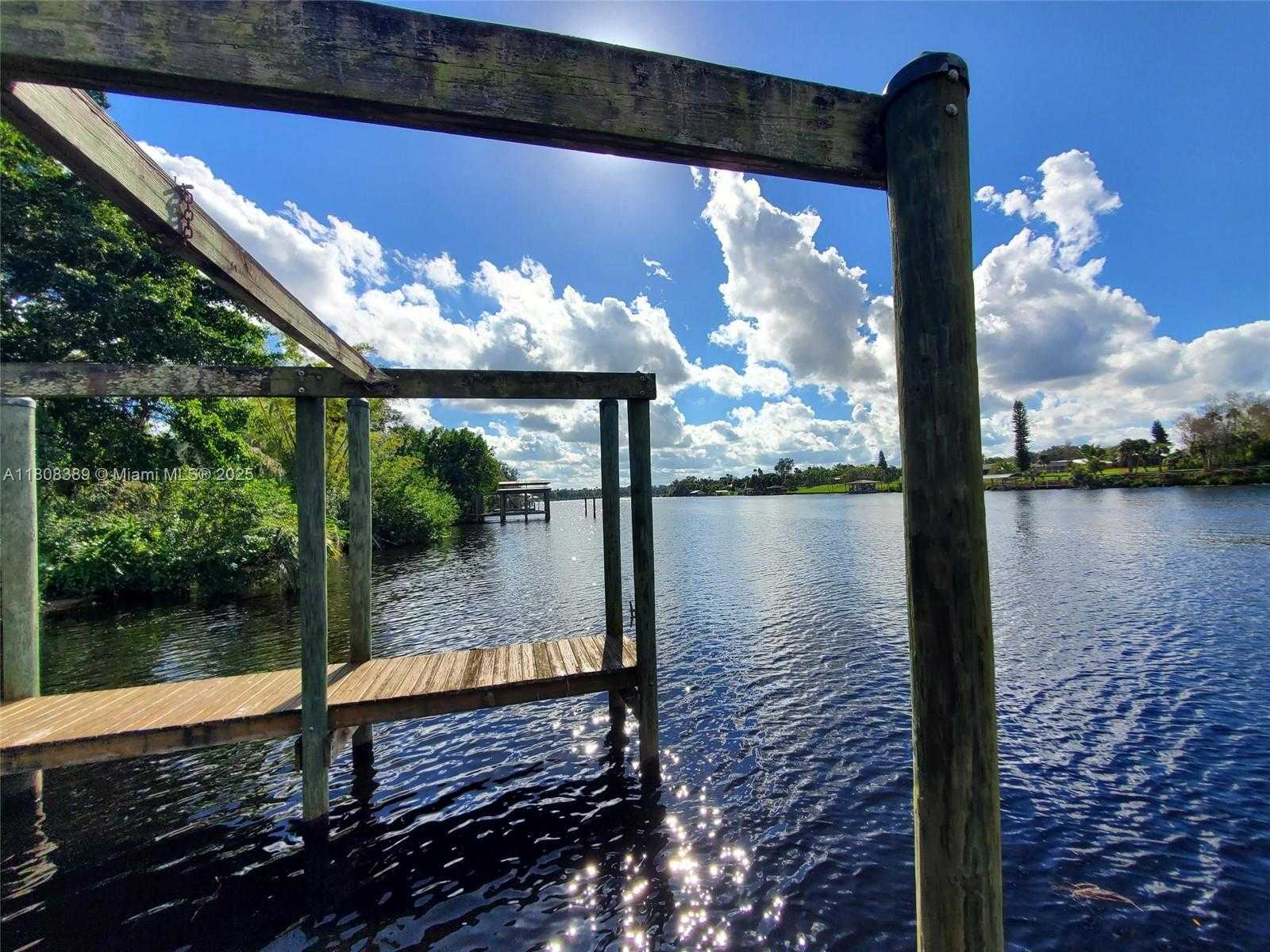 Small Image of 671 LIVE OAK LN, La Belle Number 50