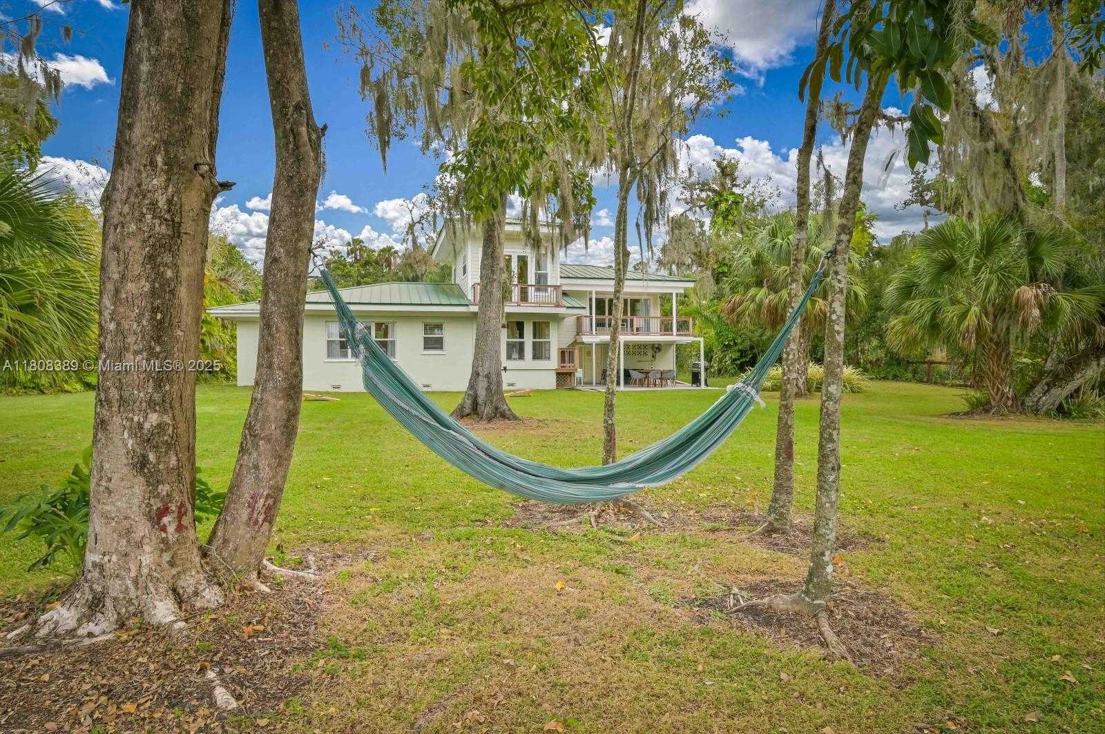 Small Image of 671 LIVE OAK LN, La Belle Number 52