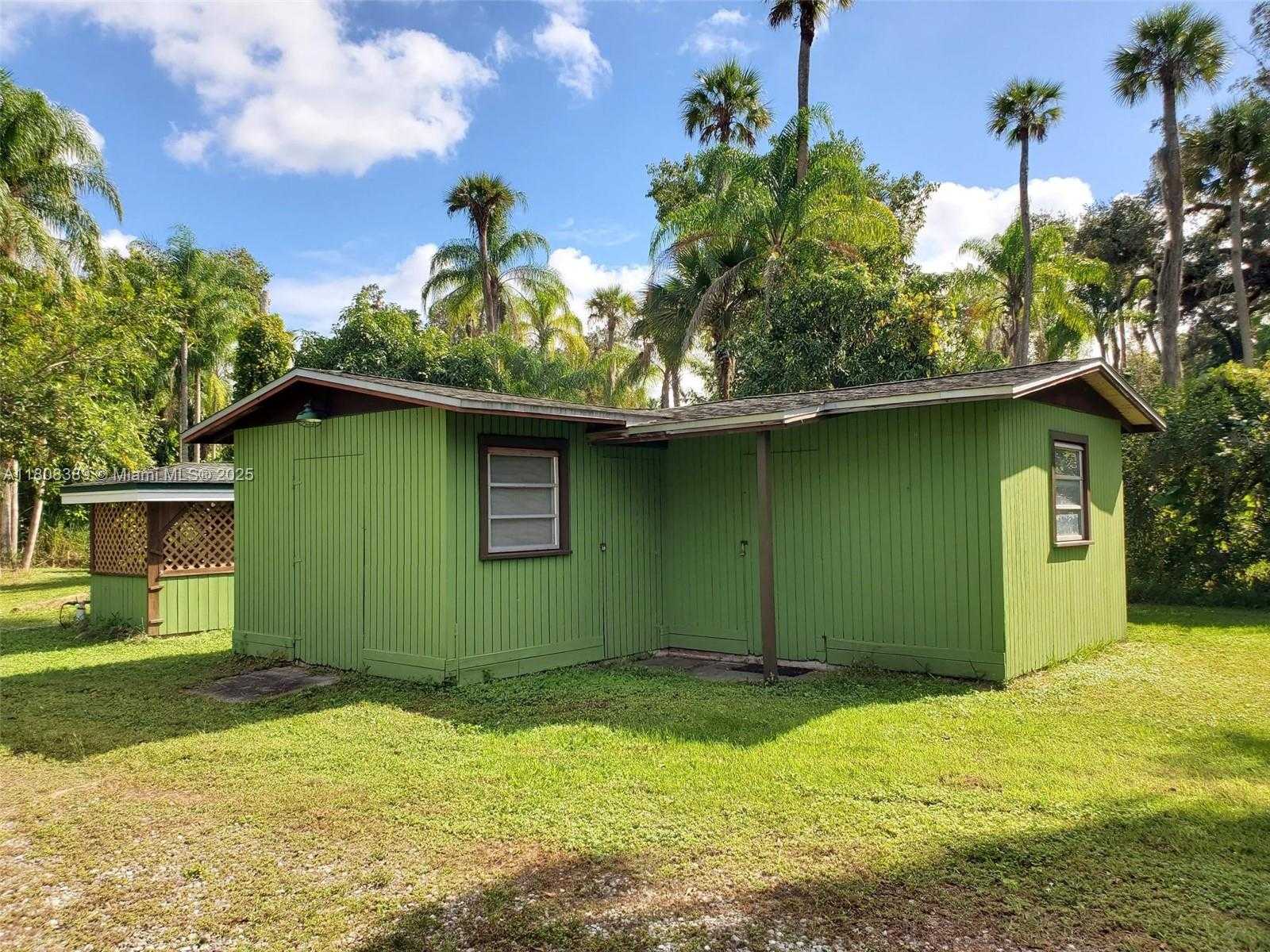 Small Image of 671 LIVE OAK LN, La Belle Number 53
