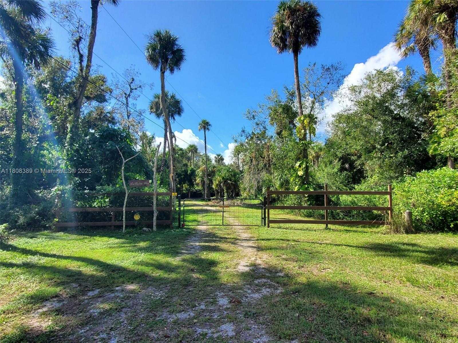 Small Image of 671 LIVE OAK LN, La Belle Number 57