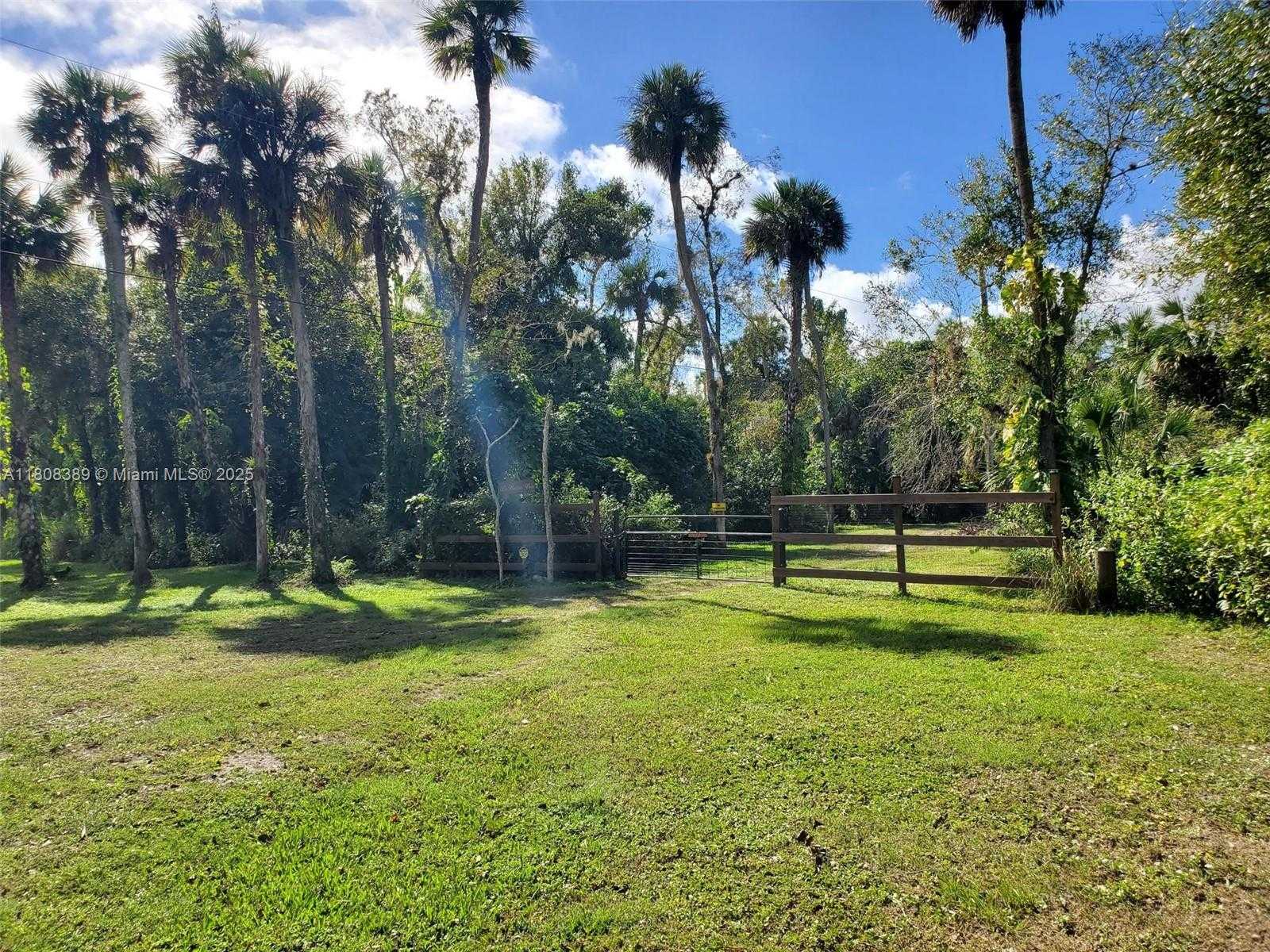 Small Image of 671 LIVE OAK LN, La Belle Number 58