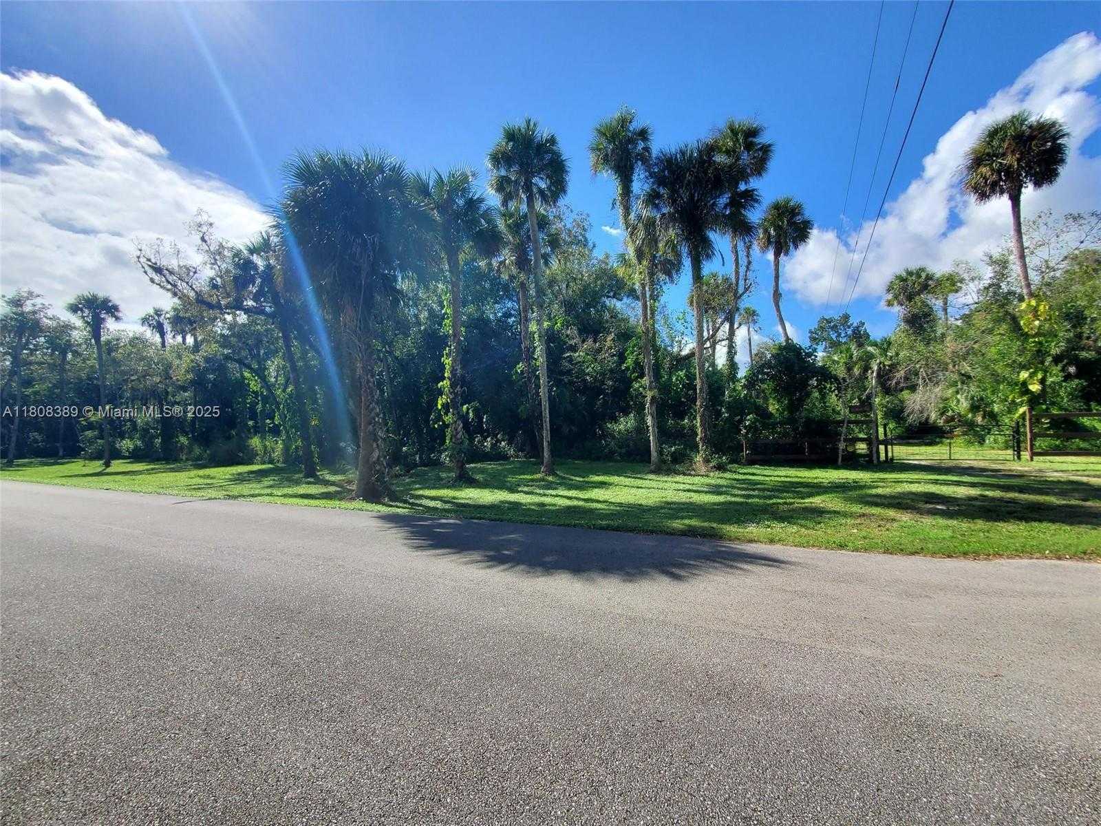 Small Image of 671 LIVE OAK LN, La Belle Number 59
