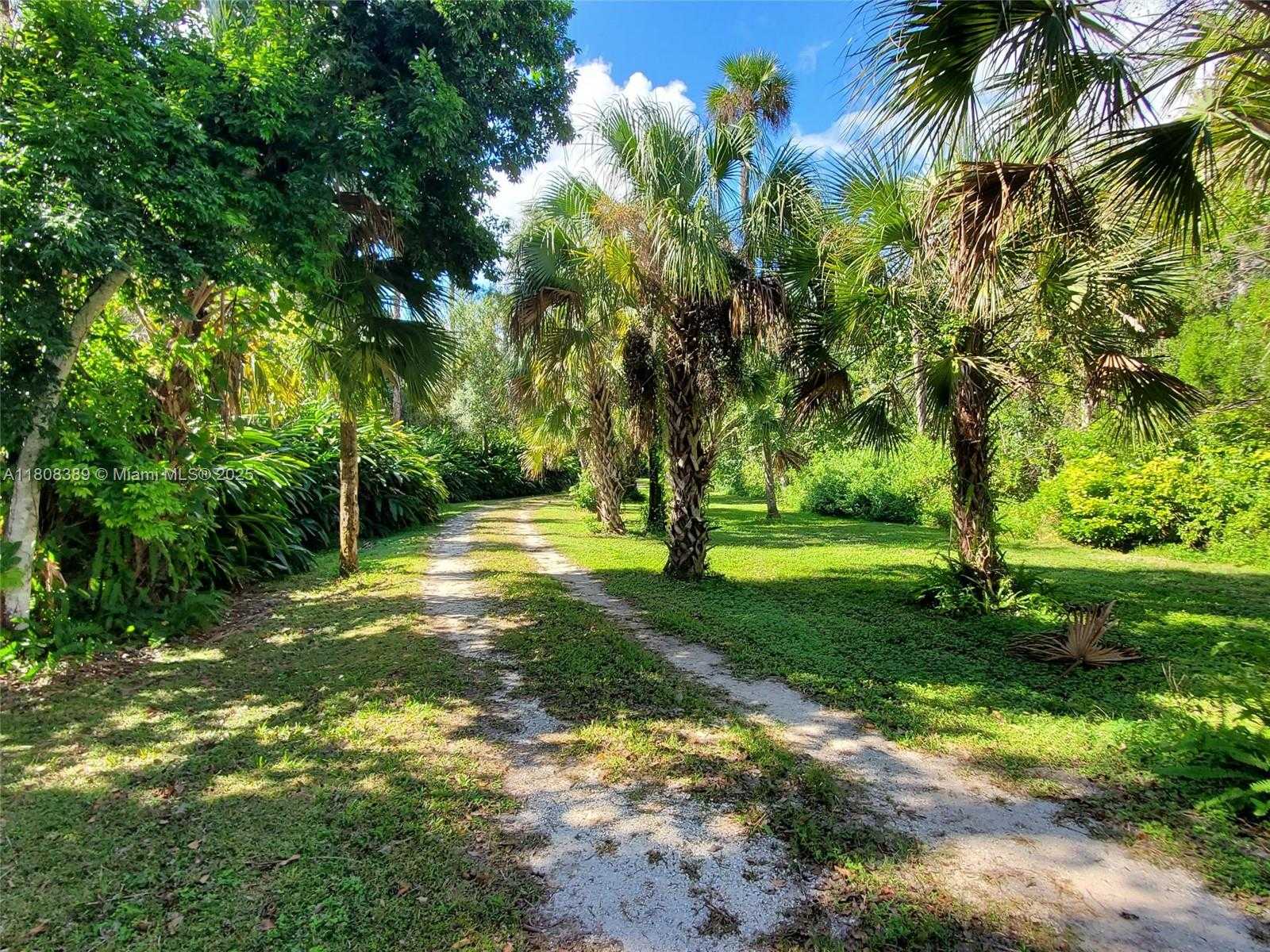 Small Image of 671 LIVE OAK LN, La Belle Number 60