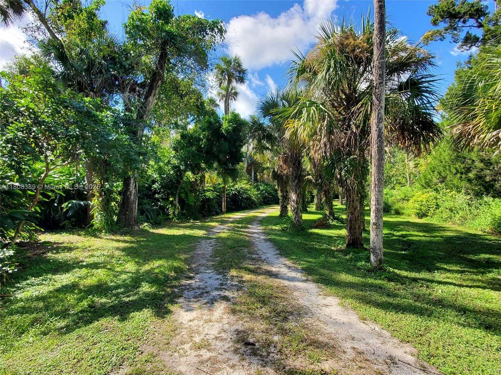 Small Image of 671 LIVE OAK LN, La Belle Number 61