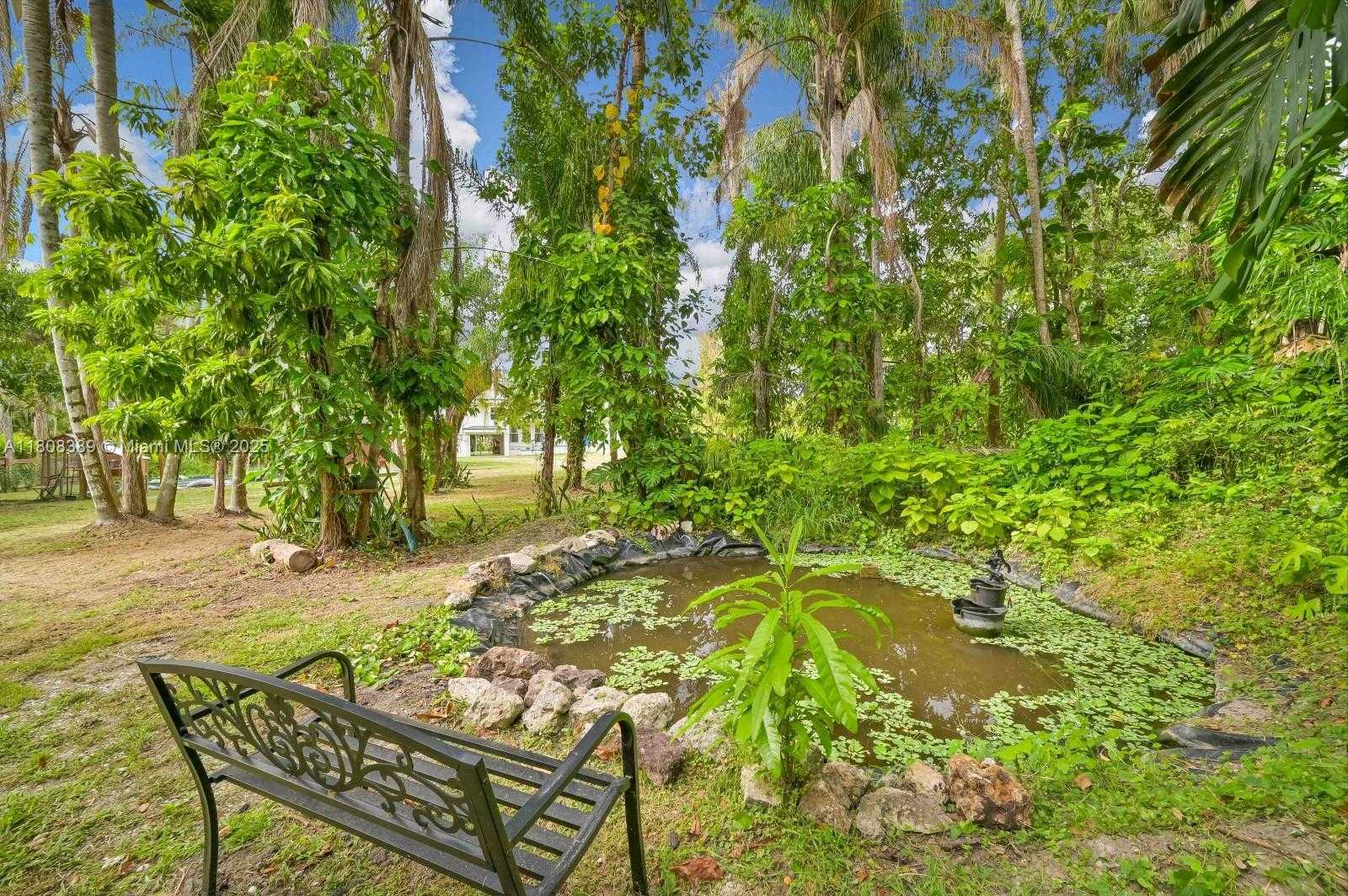 Small Image of 671 LIVE OAK LN, La Belle Number 63