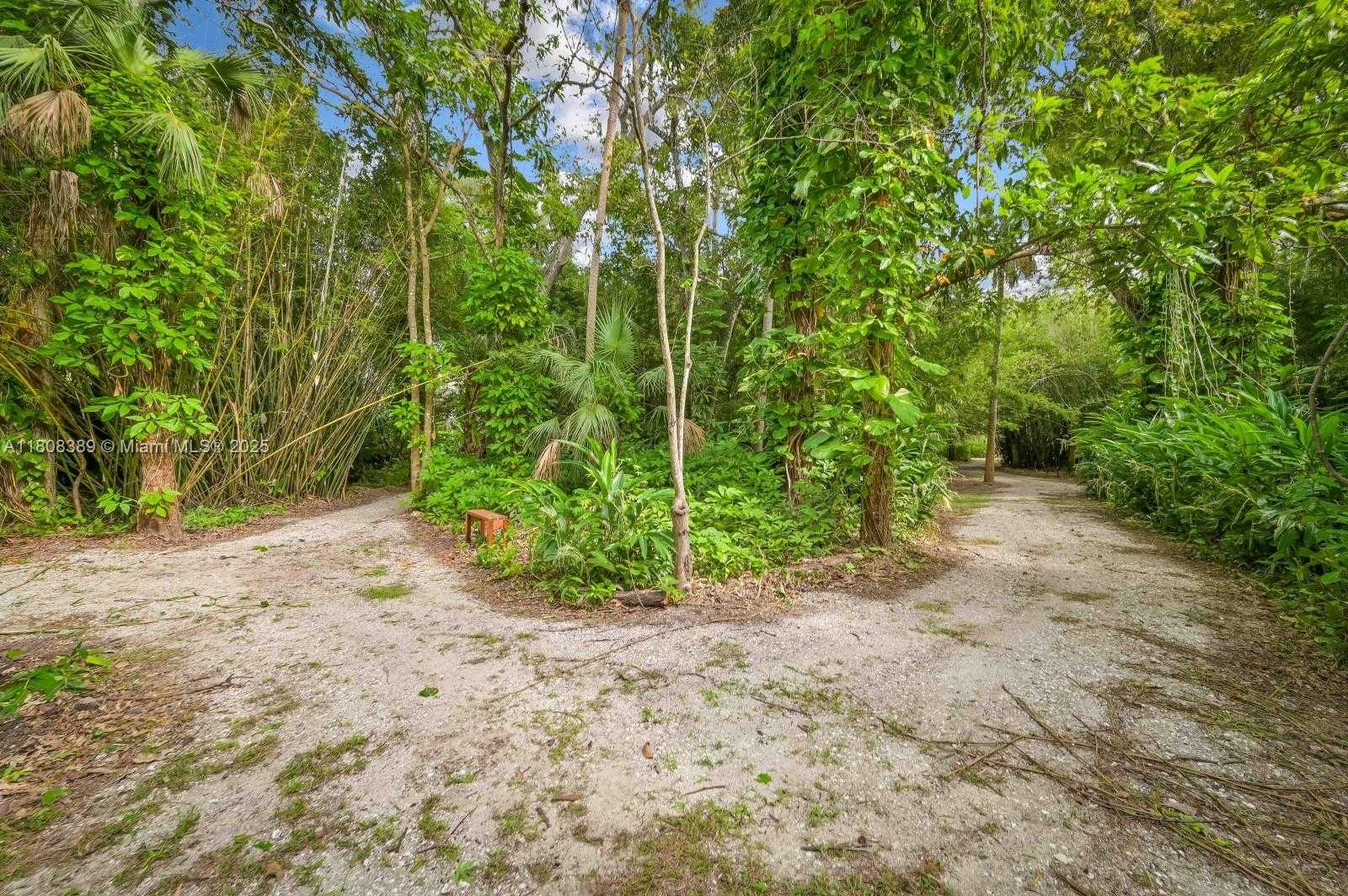 Small Image of 671 LIVE OAK LN, La Belle Number 69