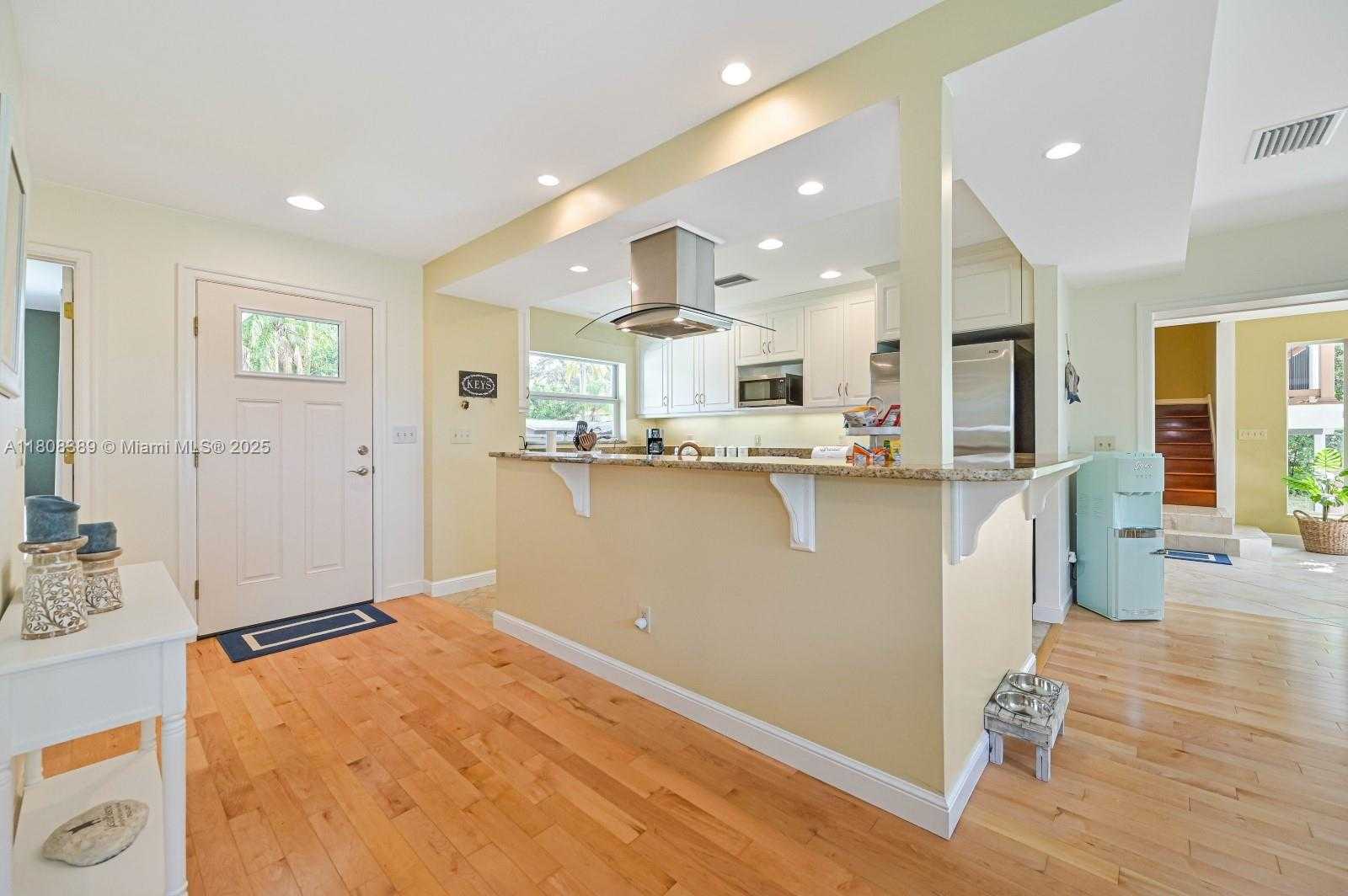 Small Image of 671 LIVE OAK LN, La Belle Number 7