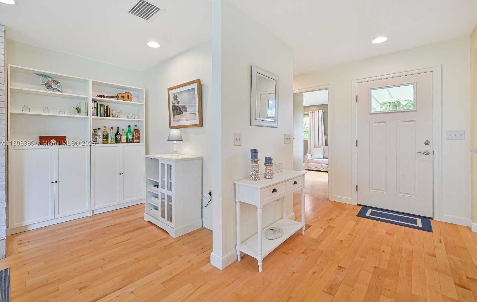 Small Image of 671 LIVE OAK LN, La Belle Number 8