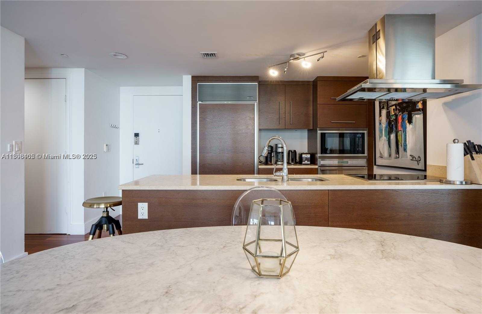 Small Image of 485 BRICKELL AVE #2403, Miami Number 4