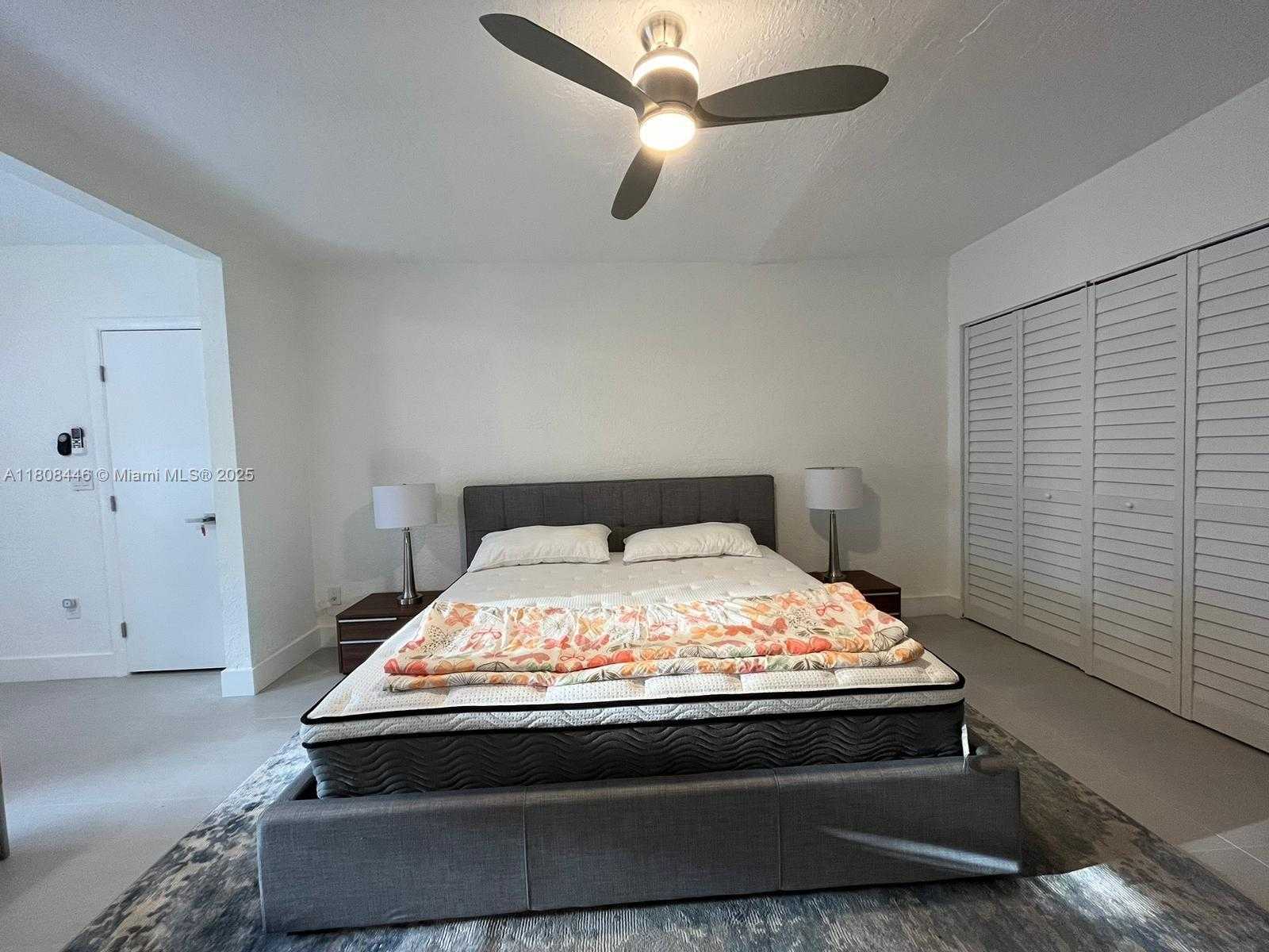 Small Image of Surfside Number 4