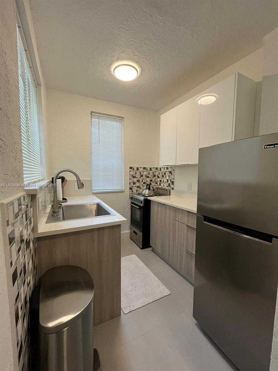 Small Image of Surfside Number 8