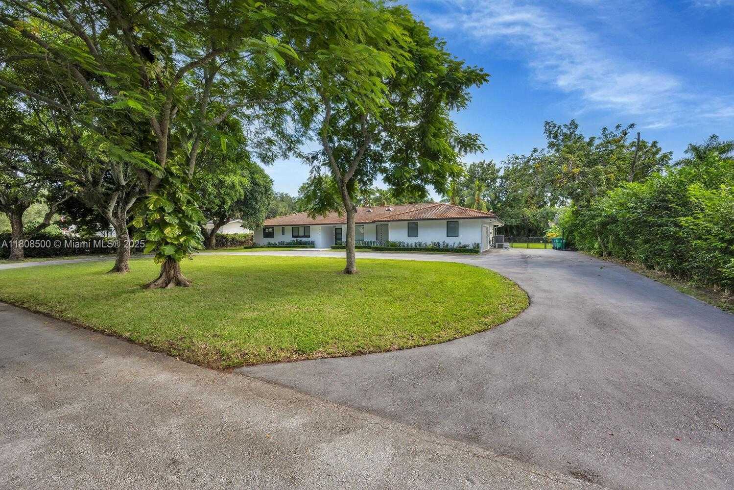 Small Image of 6860 SOUTH WEST 99TH TER, Pinecrest Number 45