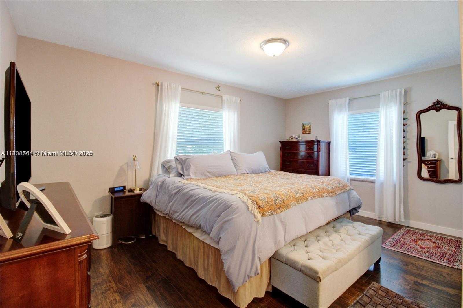 Small Image of 1914 RODMAN ST, Hollywood Number 11