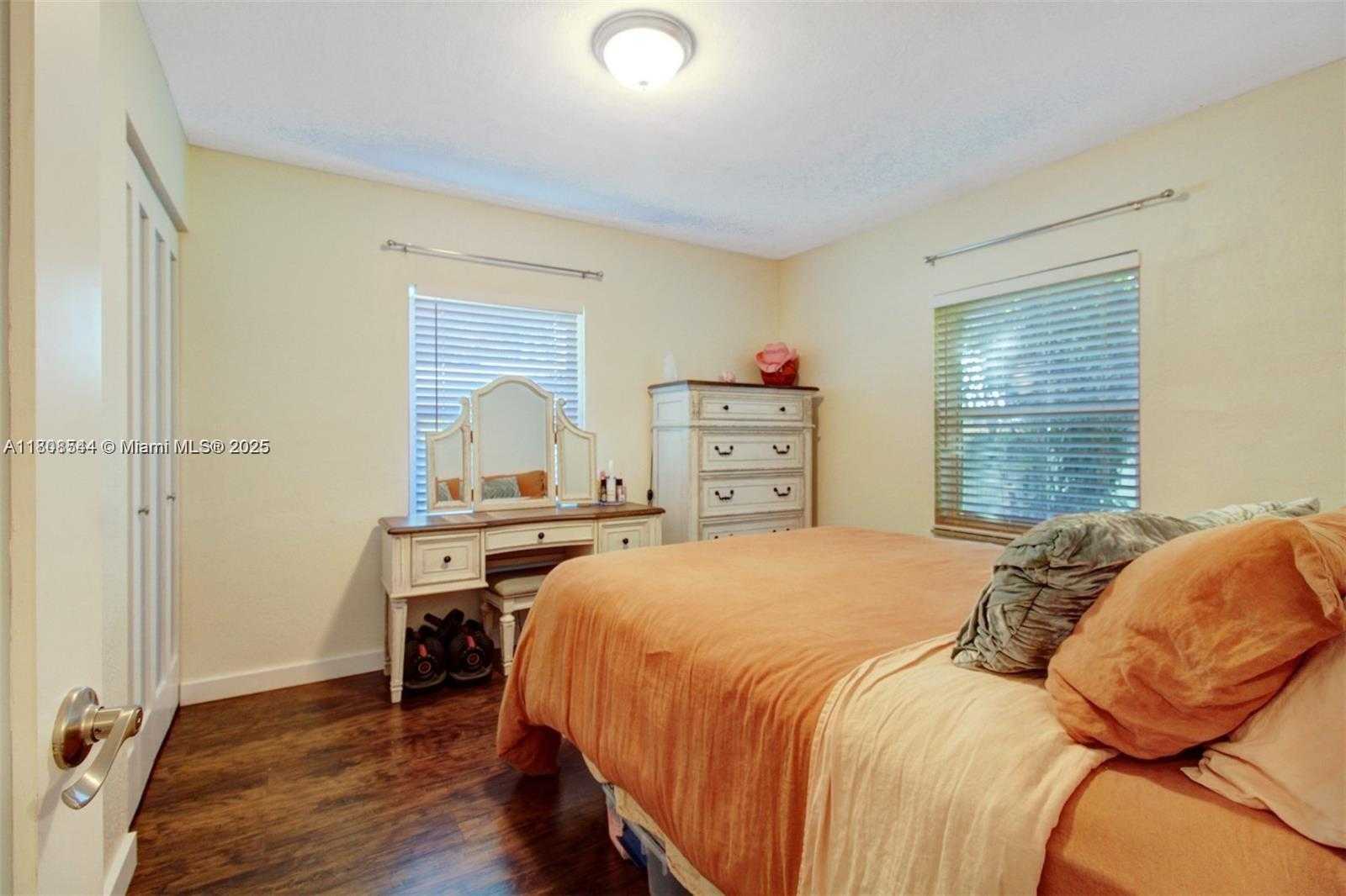 Small Image of 1914 RODMAN ST, Hollywood Number 13