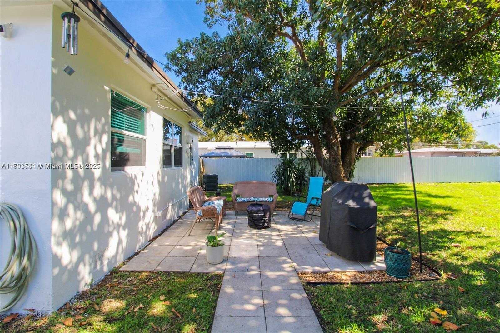 Small Image of 1914 RODMAN ST, Hollywood Number 16