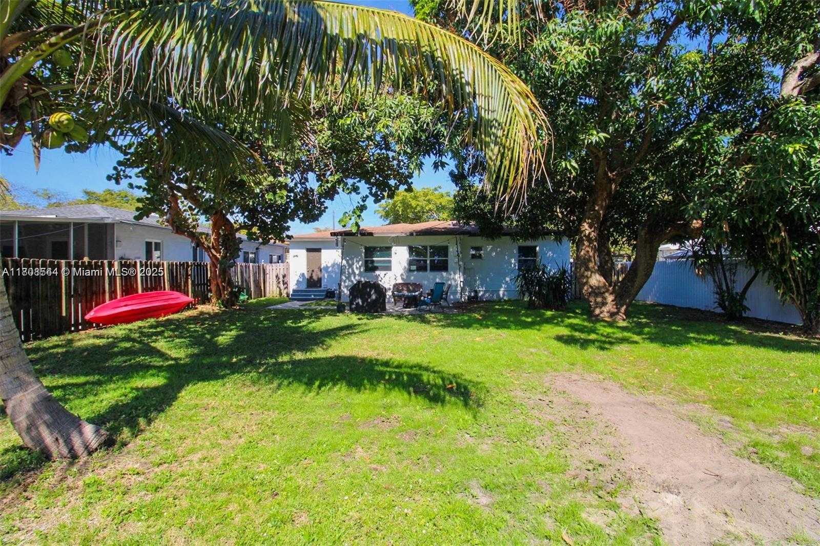 Small Image of 1914 RODMAN ST, Hollywood Number 19