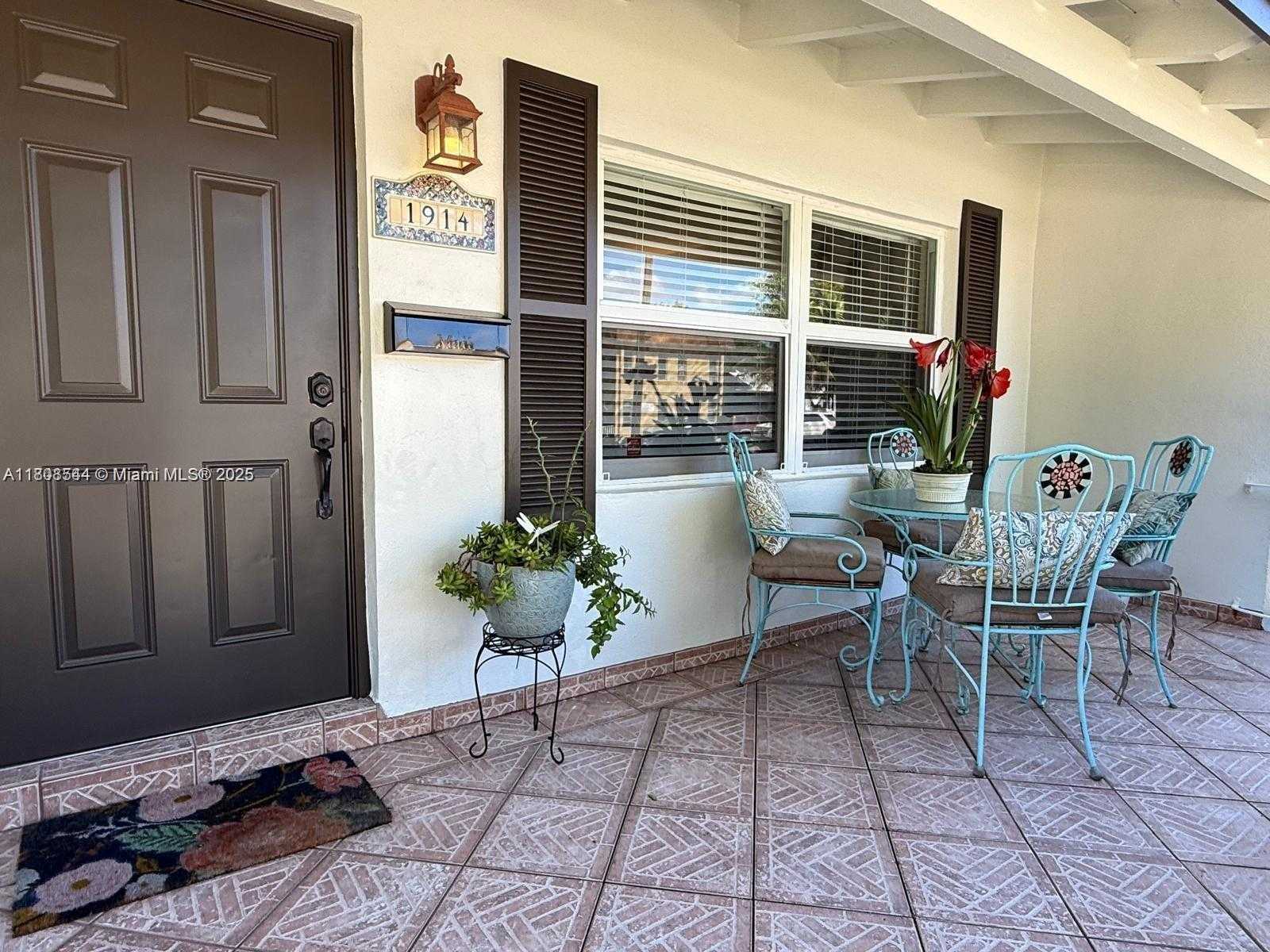 Small Image of 1914 RODMAN ST, Hollywood Number 3