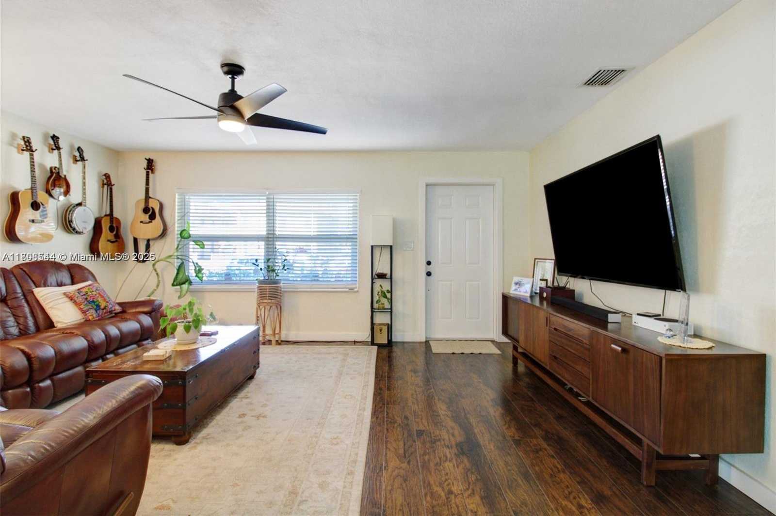 Small Image of 1914 RODMAN ST, Hollywood Number 7