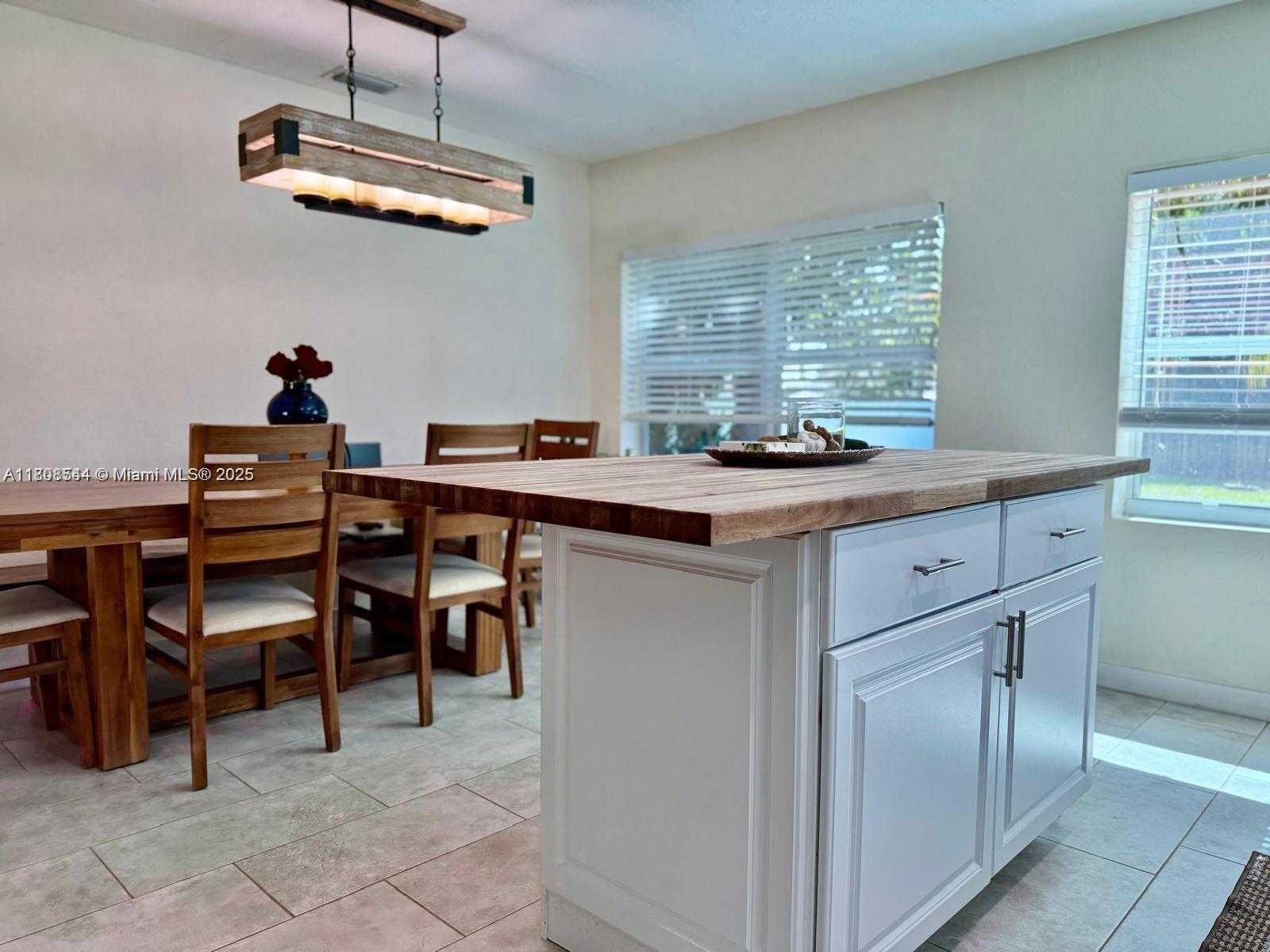 Small Image of 1914 RODMAN ST, Hollywood Number 9
