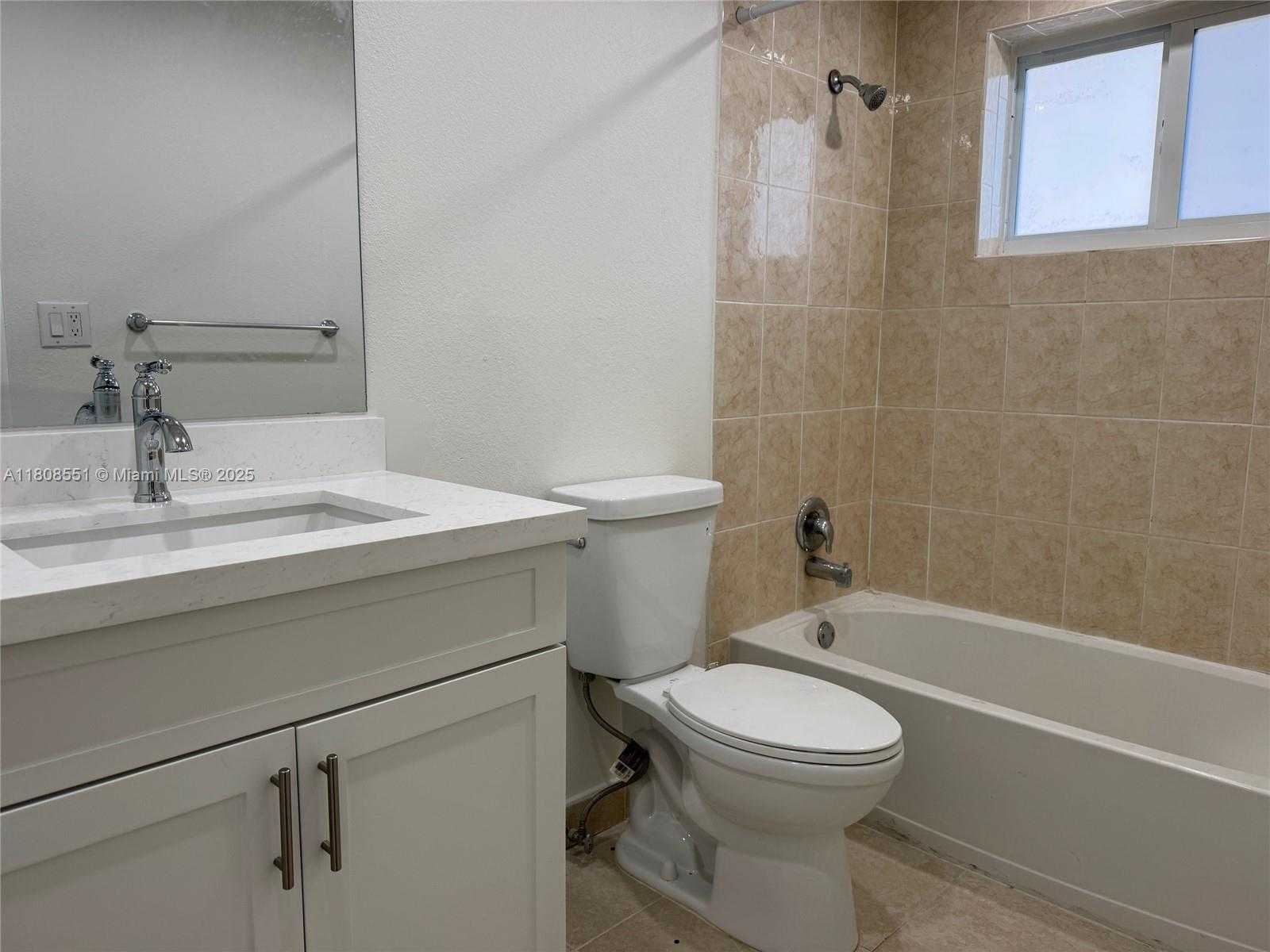 Small Image of 7700 CAMINO REAL #D-311, Miami Number 4