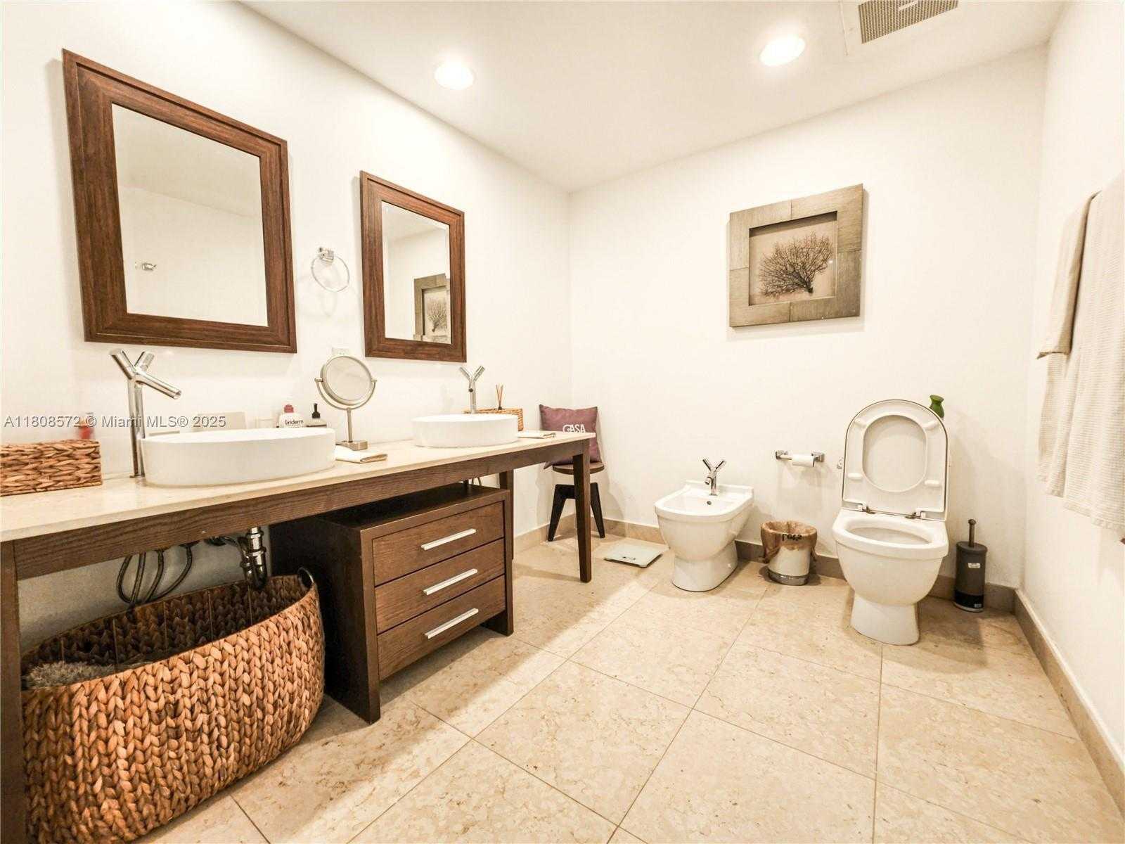 Small Image of 495 BRICKELL AVE #2906, Miami Number 8