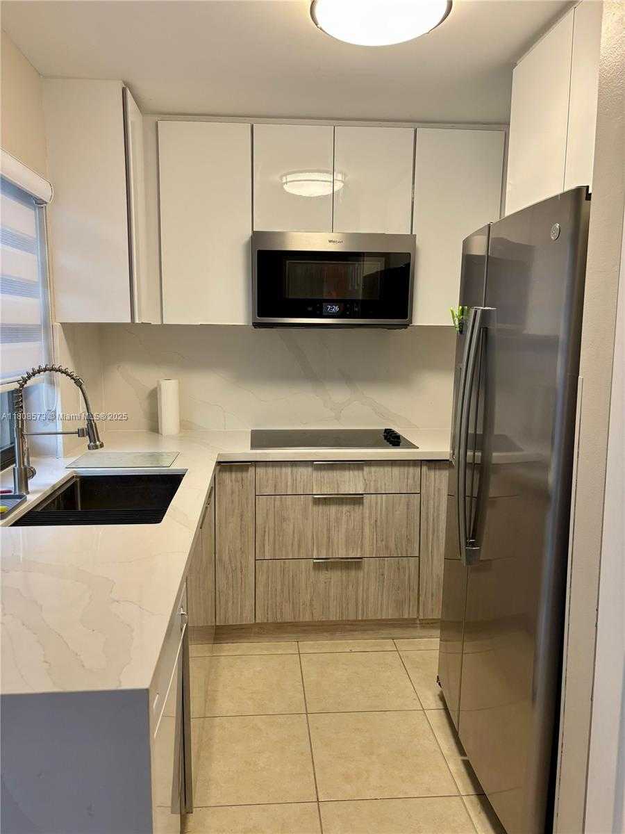 Small Image of 6542 NORTH WEST 171ST ST, Hialeah Number 11