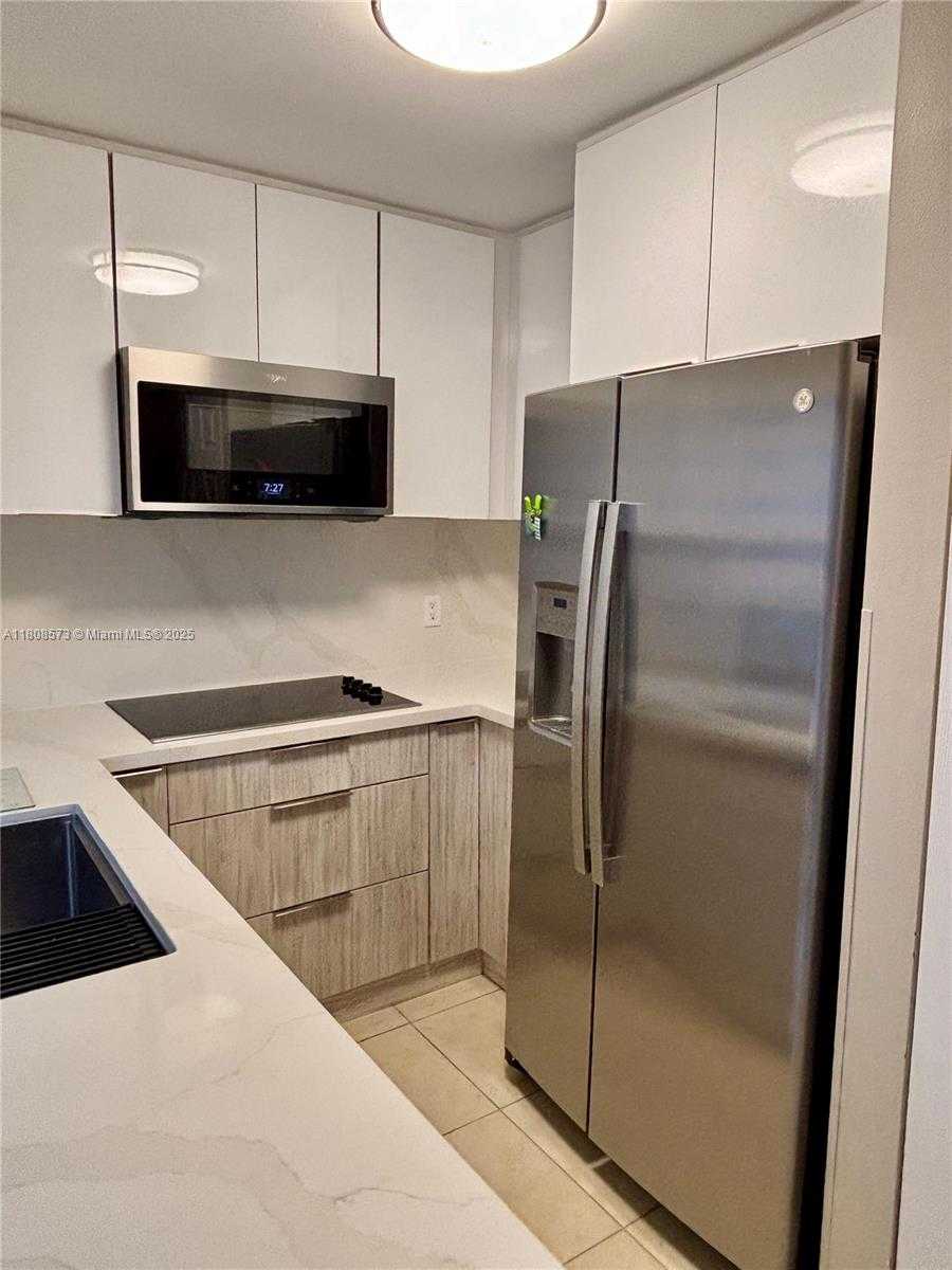 Small Image of 6542 NORTH WEST 171ST ST, Hialeah Number 12