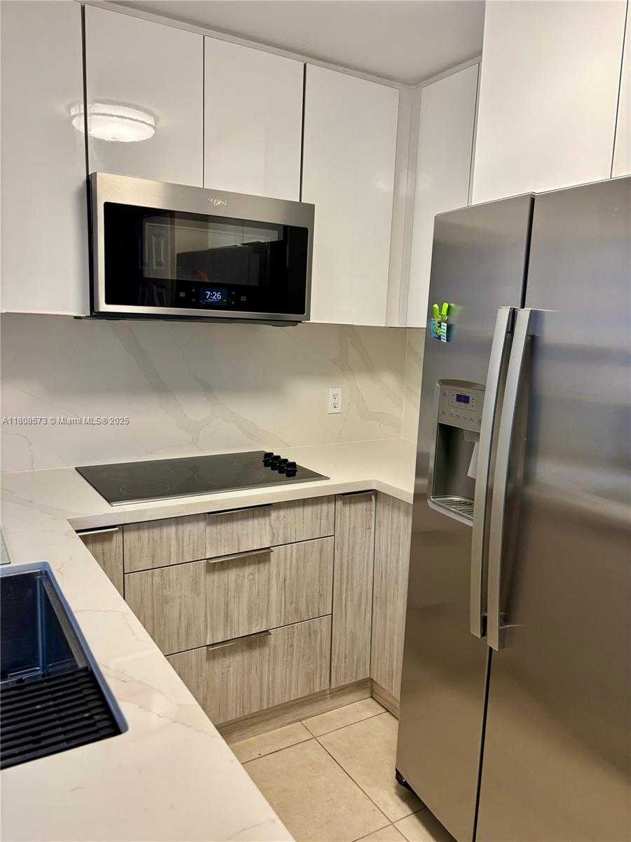 Small Image of 6542 NORTH WEST 171ST ST, Hialeah Number 13