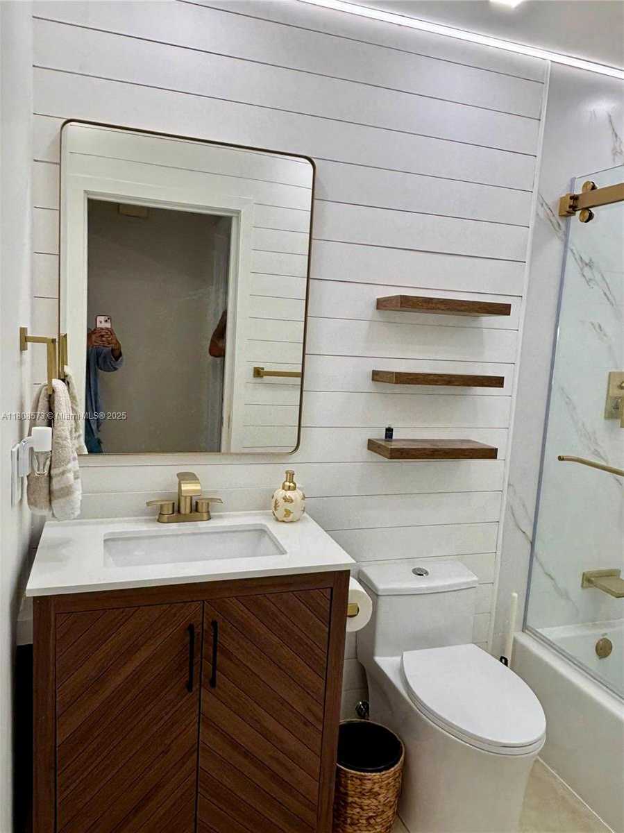 Small Image of 6542 NORTH WEST 171ST ST, Hialeah Number 15