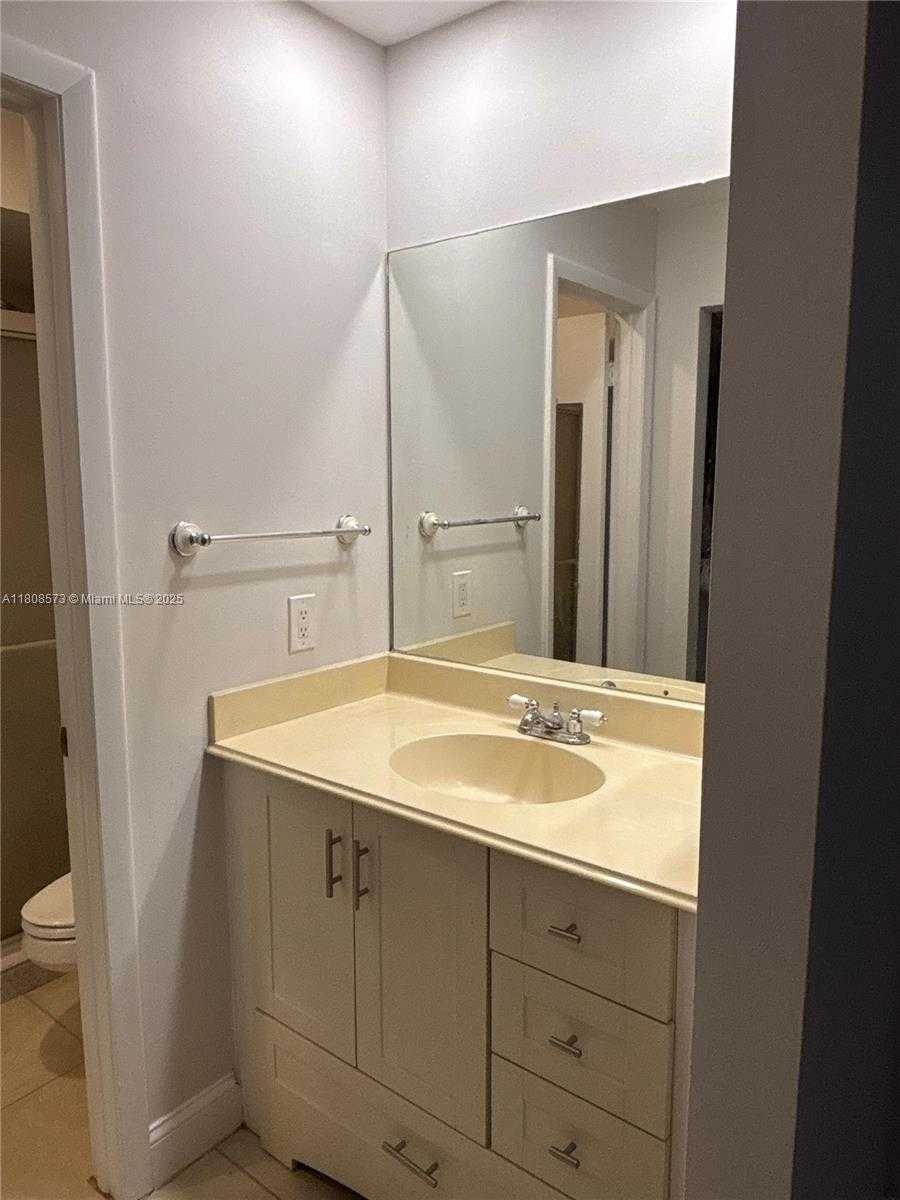Small Image of 6542 NORTH WEST 171ST ST, Hialeah Number 22