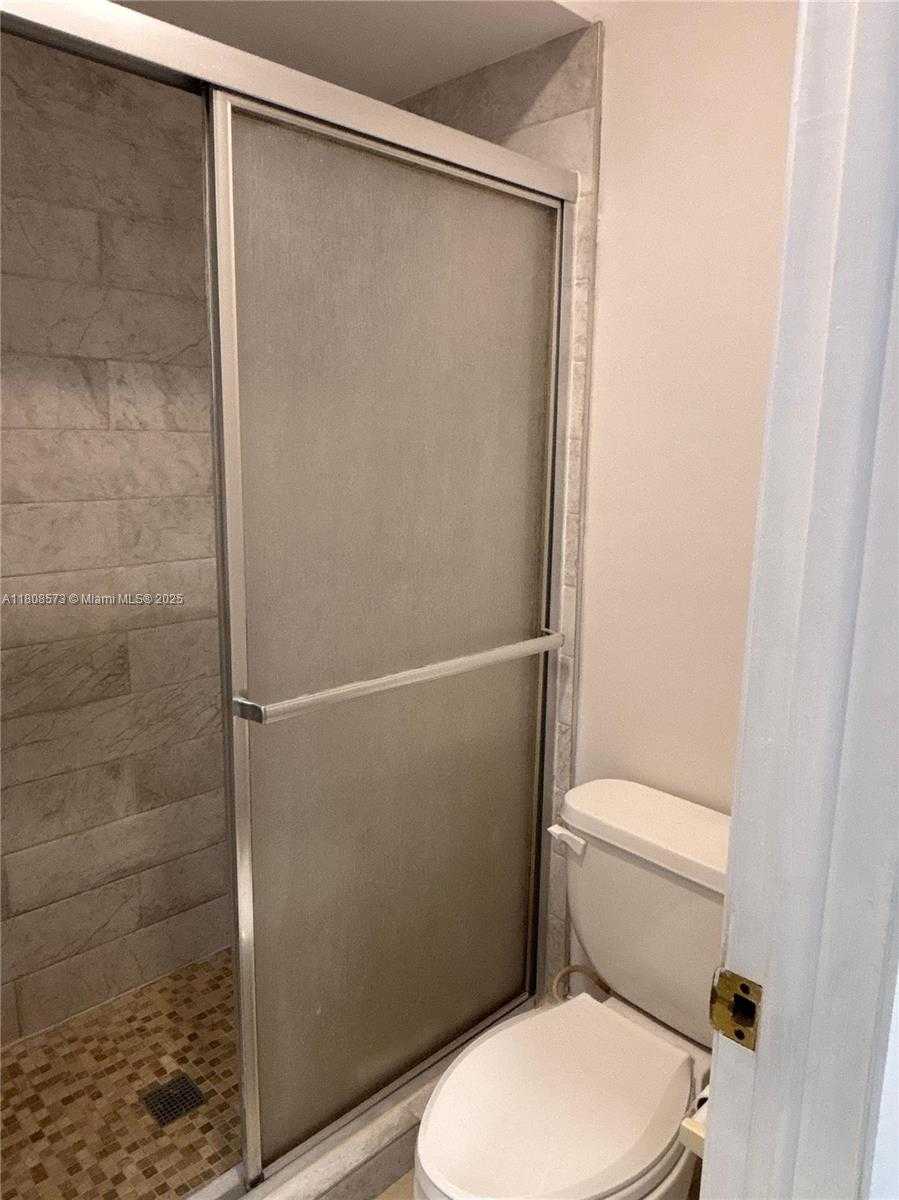Small Image of 6542 NORTH WEST 171ST ST, Hialeah Number 23