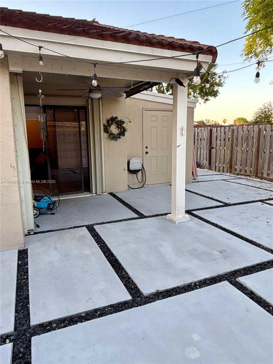 Small Image of 6542 NORTH WEST 171ST ST, Hialeah Number 3