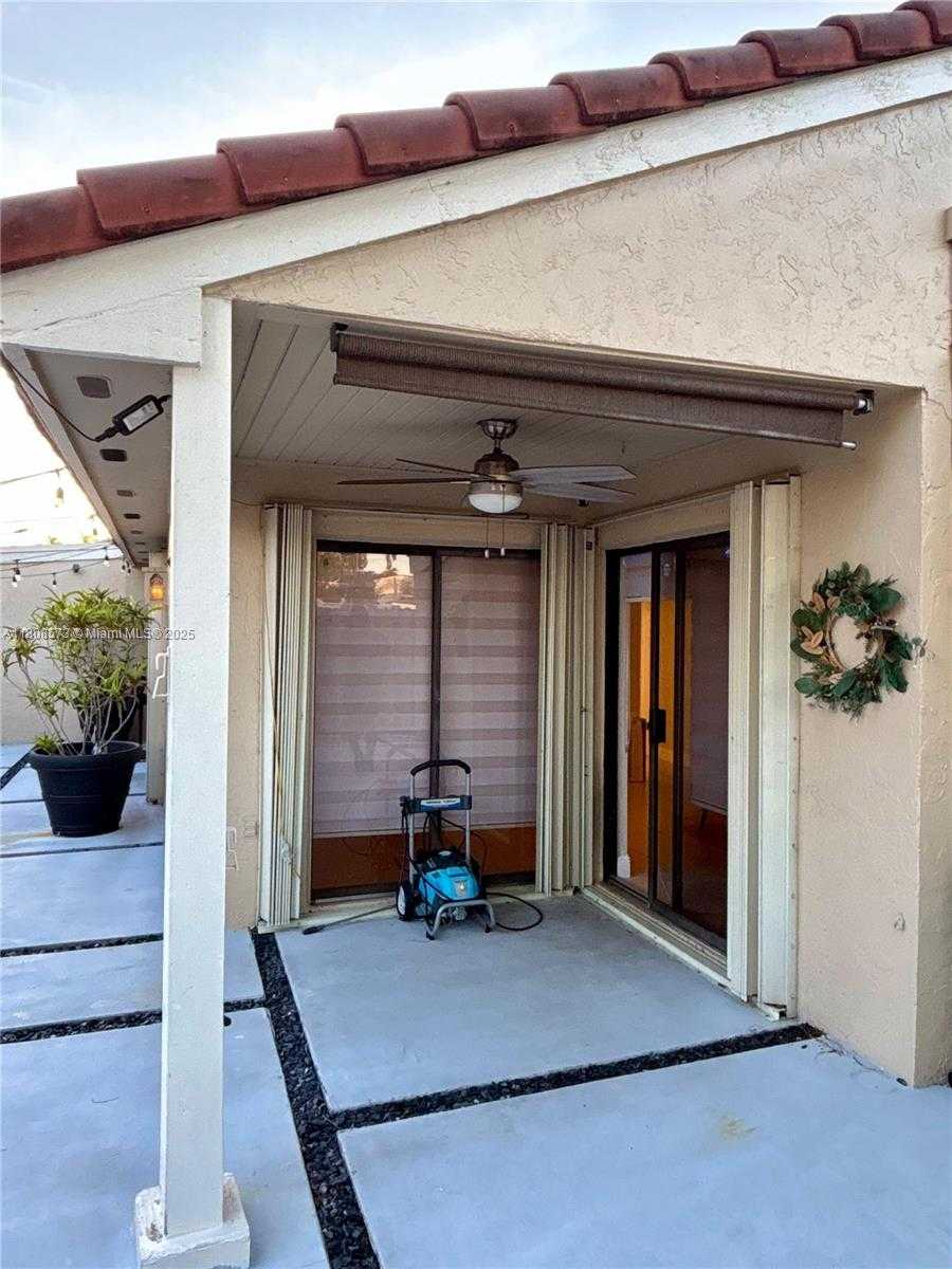 Small Image of 6542 NORTH WEST 171ST ST, Hialeah Number 4