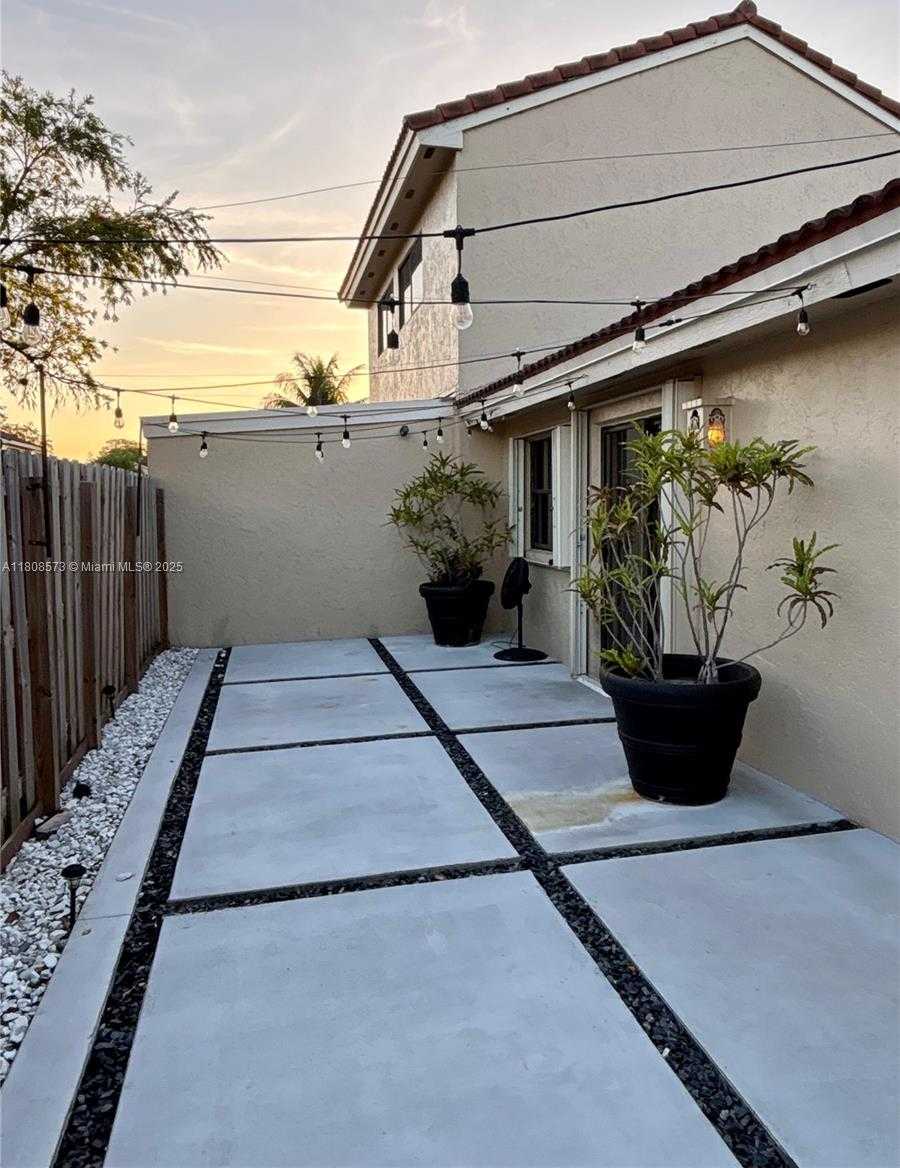 Small Image of 6542 NORTH WEST 171ST ST, Hialeah Number 8
