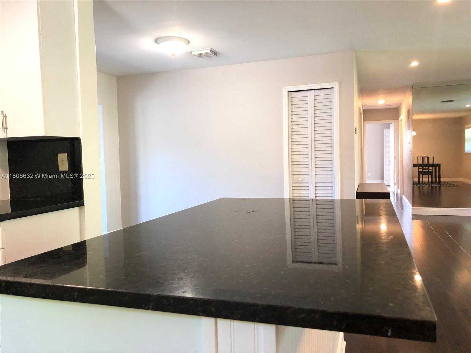 Small Image of 11191 SOUTH WEST 63RD TER, Miami Number 10