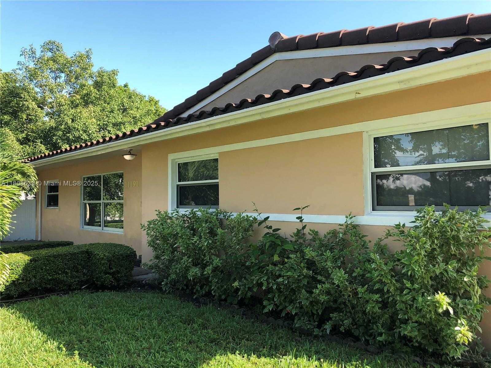 Small Image of 11191 SOUTH WEST 63RD TER, Miami Number 3