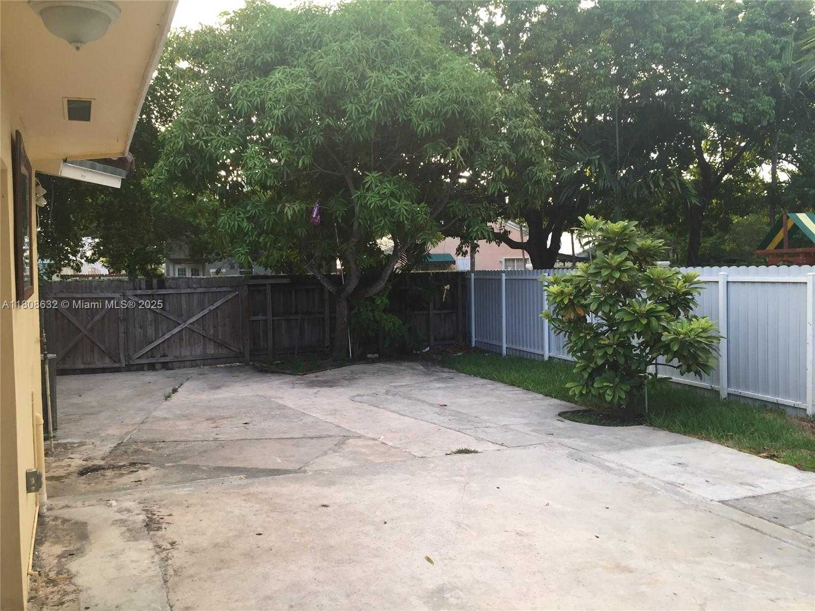 Small Image of 11191 SOUTH WEST 63RD TER, Miami Number 33