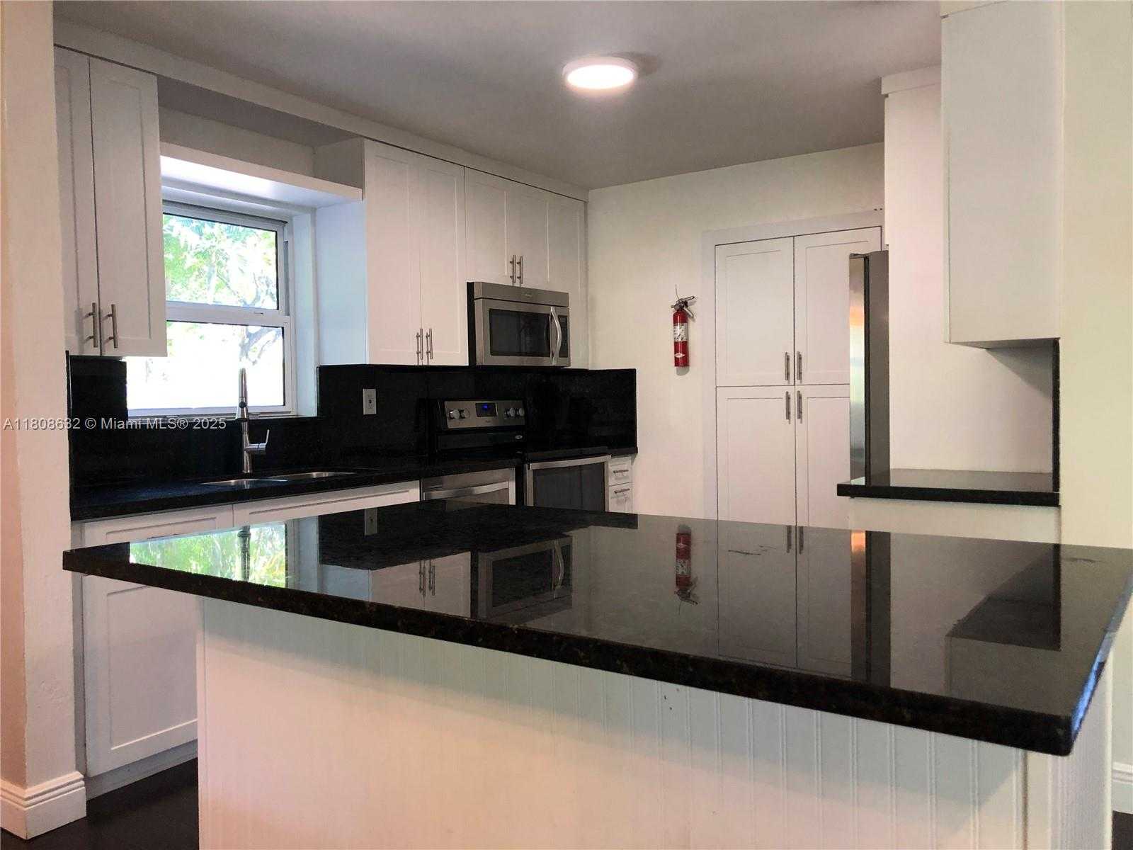 Small Image of 11191 SOUTH WEST 63RD TER, Miami Number 7