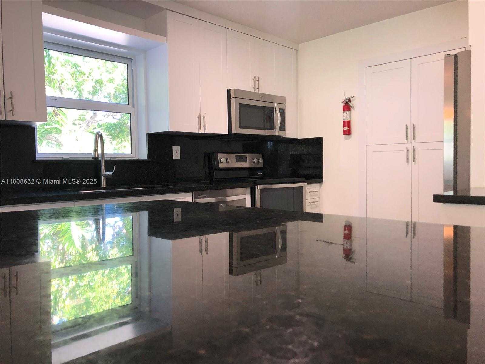 Small Image of 11191 SOUTH WEST 63RD TER, Miami Number 8