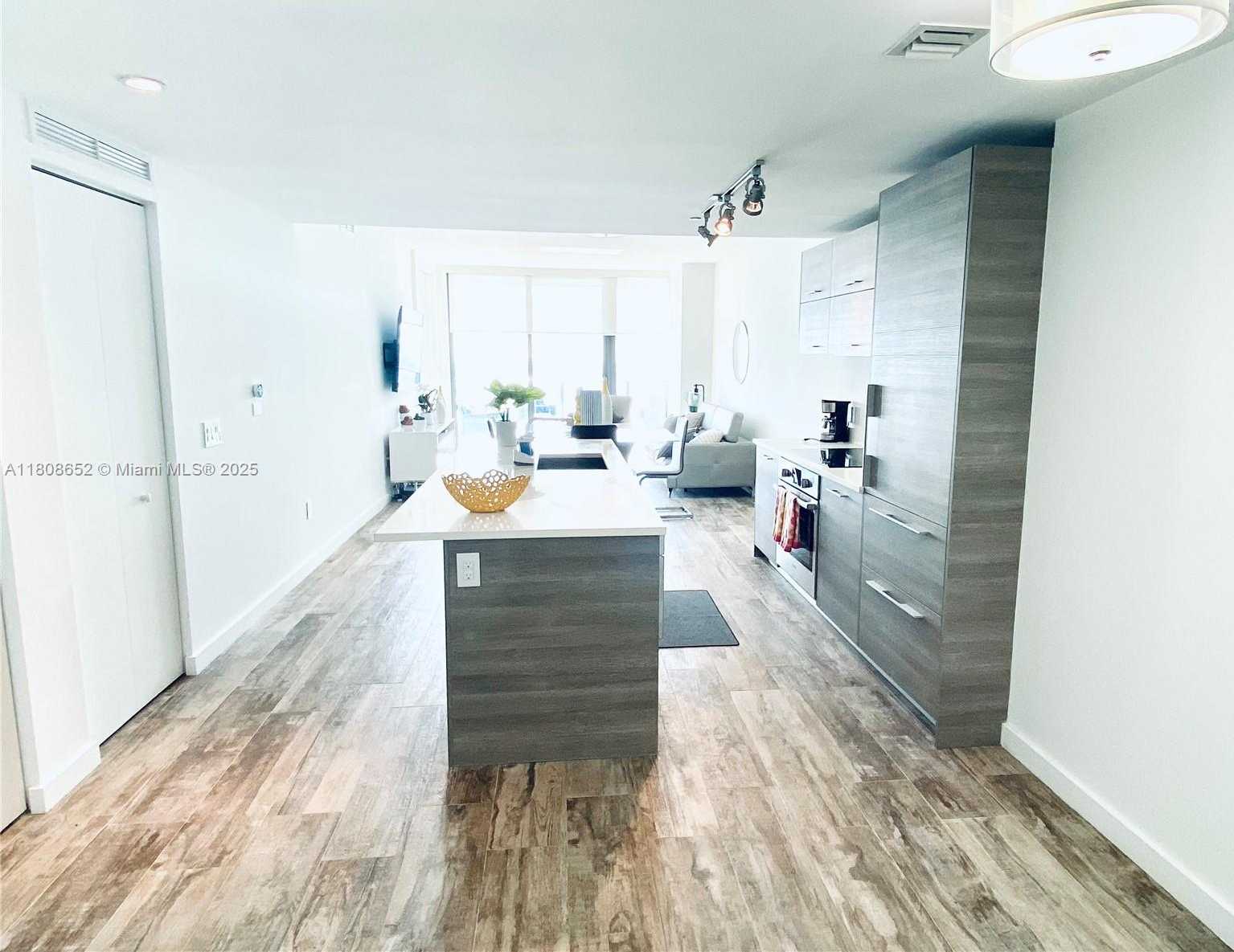 Small Image of 650 NORTH EAST 32ND ST #4605, Miami Number 12