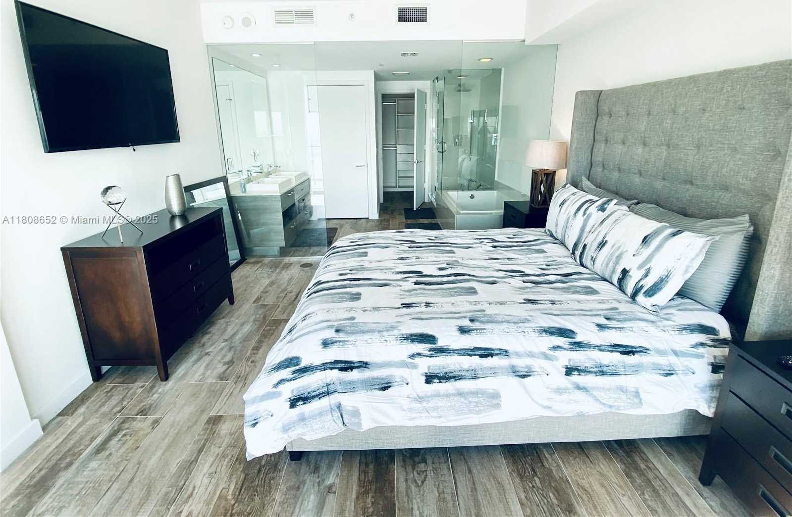 Small Image of 650 NORTH EAST 32ND ST #4605, Miami Number 9