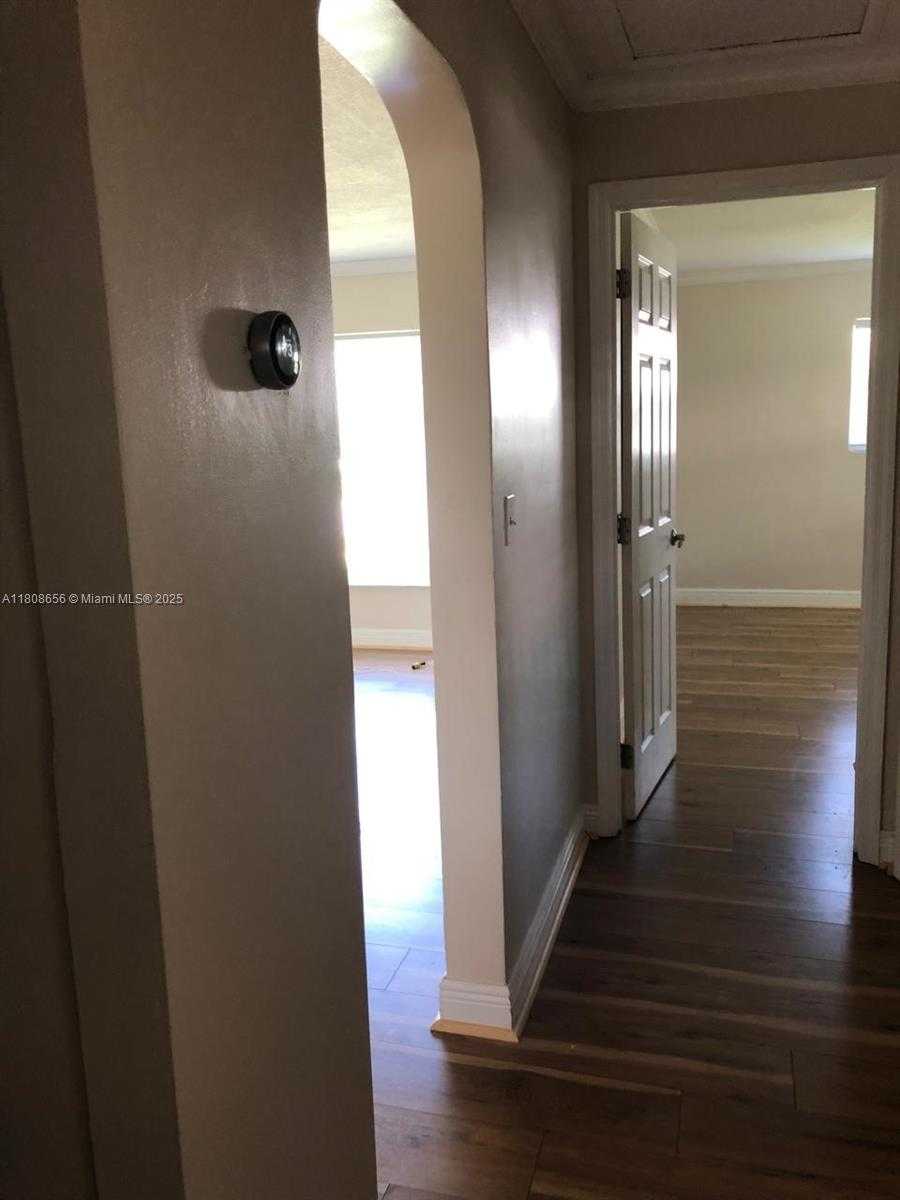 Small Image of 1538 FUNSTON ST, Hollywood Number 13
