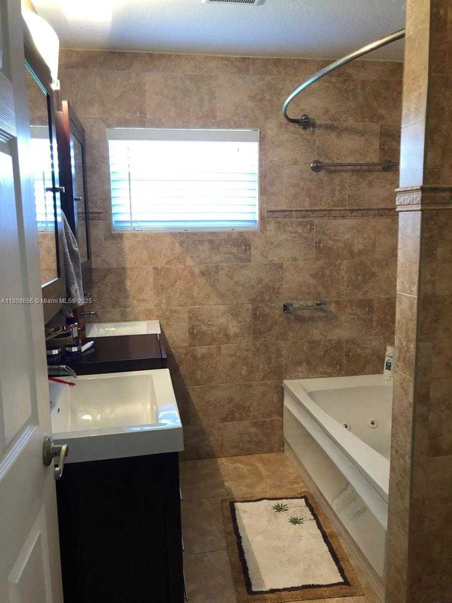 Small Image of 1538 FUNSTON ST, Hollywood Number 16