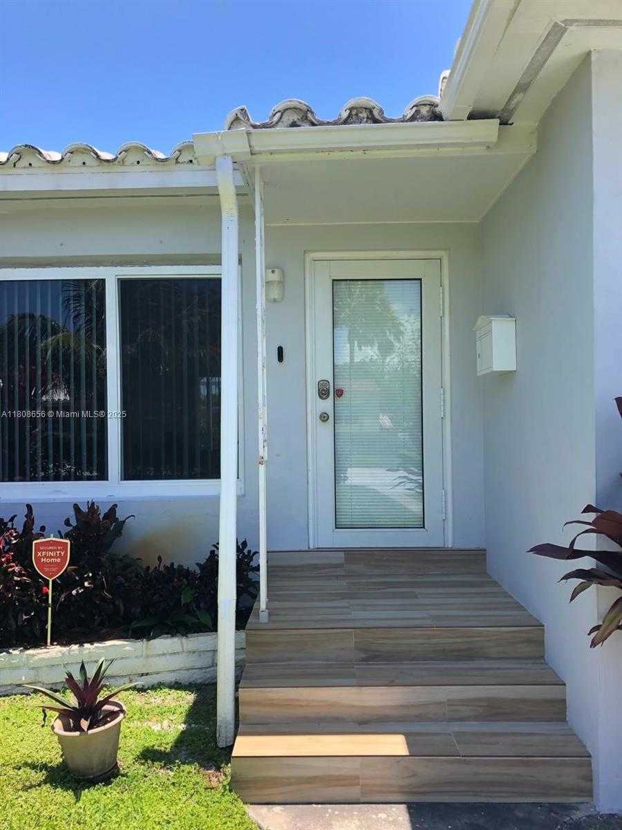 Small Image of 1538 FUNSTON ST, Hollywood Number 2