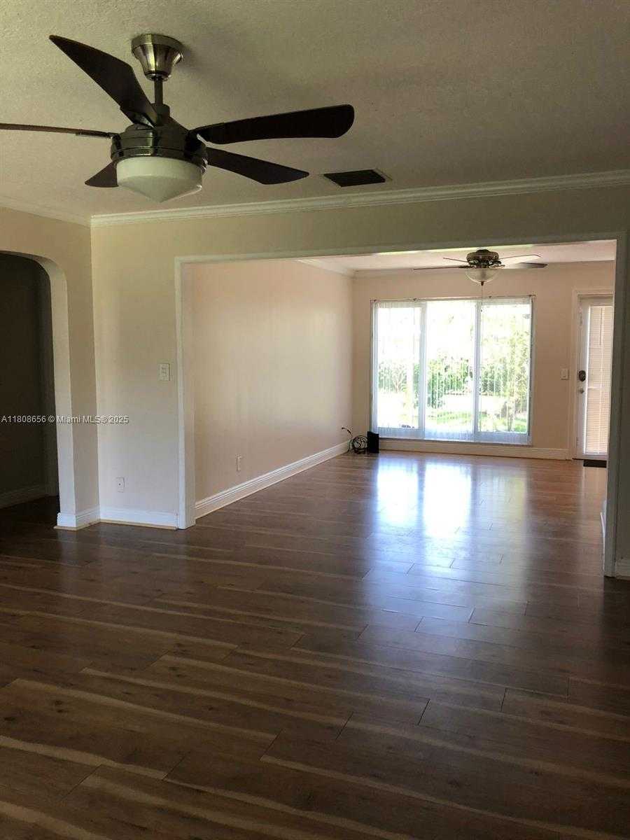 Small Image of 1538 FUNSTON ST, Hollywood Number 7