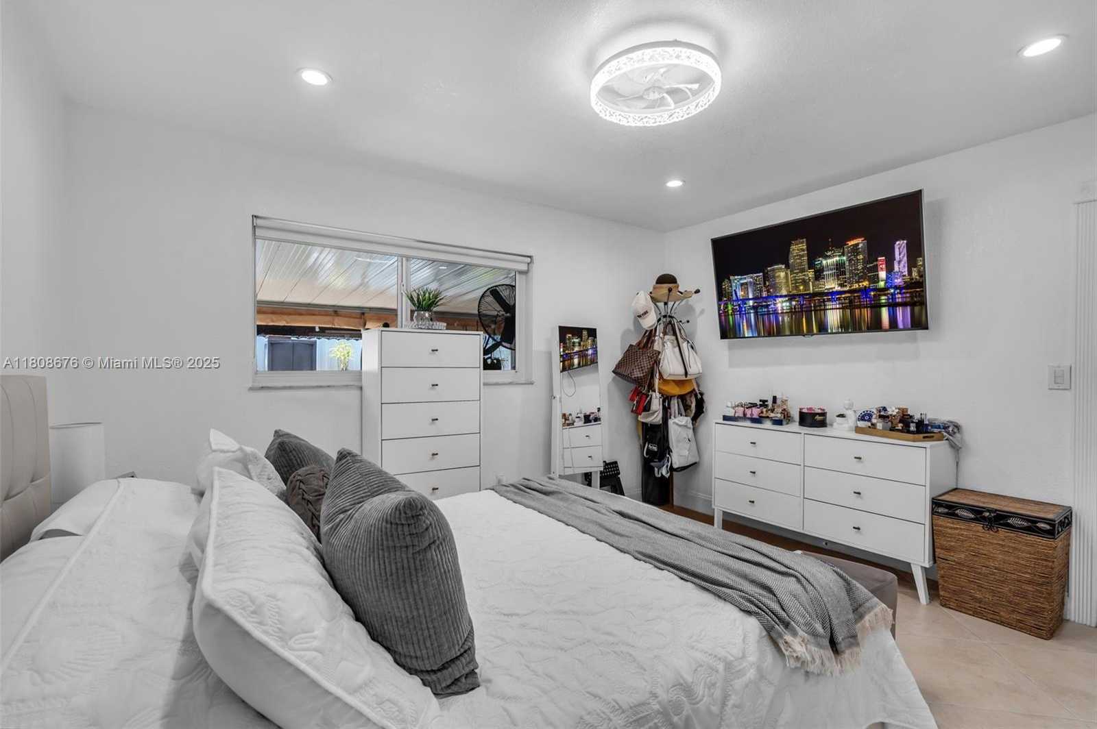 Small Image of 11562 NORTH WEST 87TH PL, Hialeah Gardens Number 13