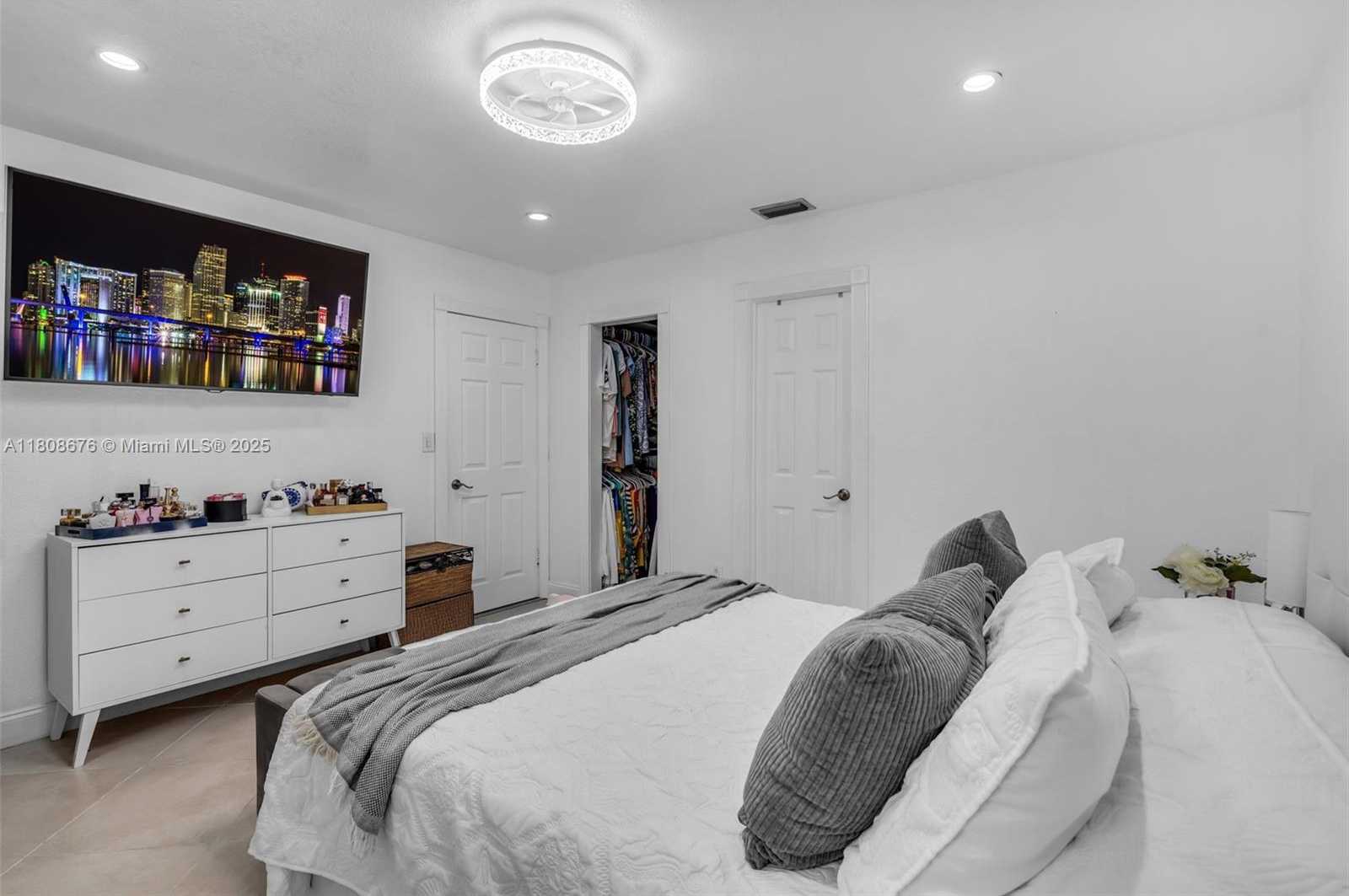 Small Image of 11562 NORTH WEST 87TH PL, Hialeah Gardens Number 14