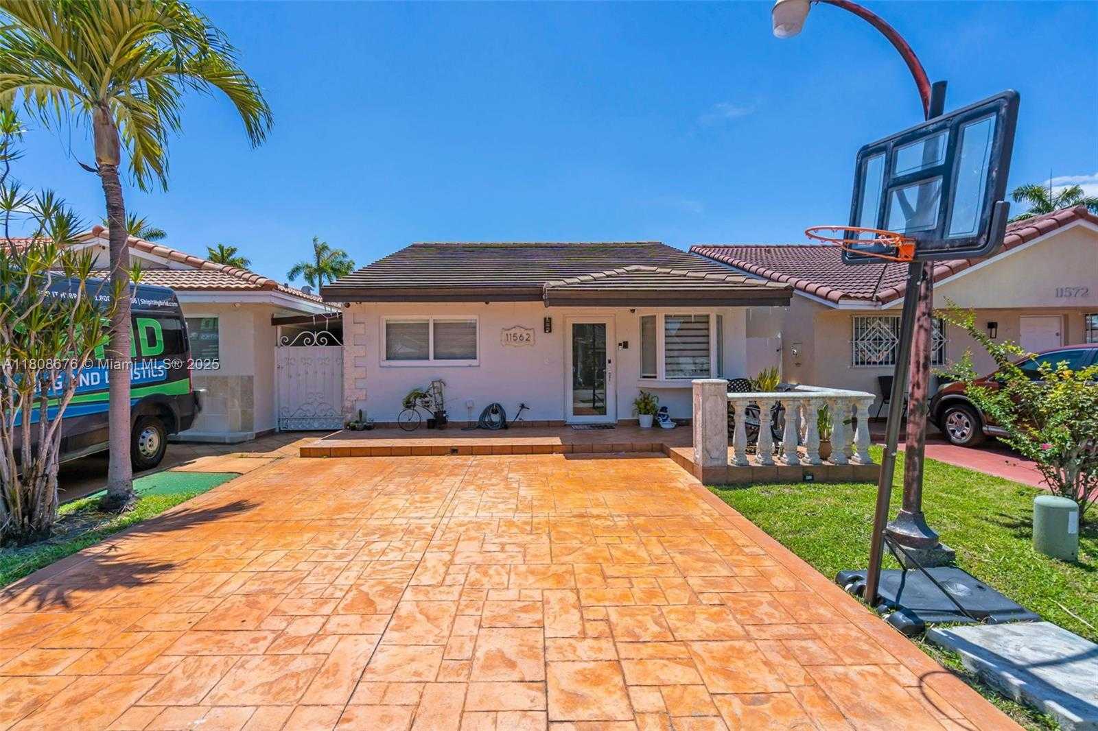 Small Image of 11562 NORTH WEST 87TH PL, Hialeah Gardens Number 2